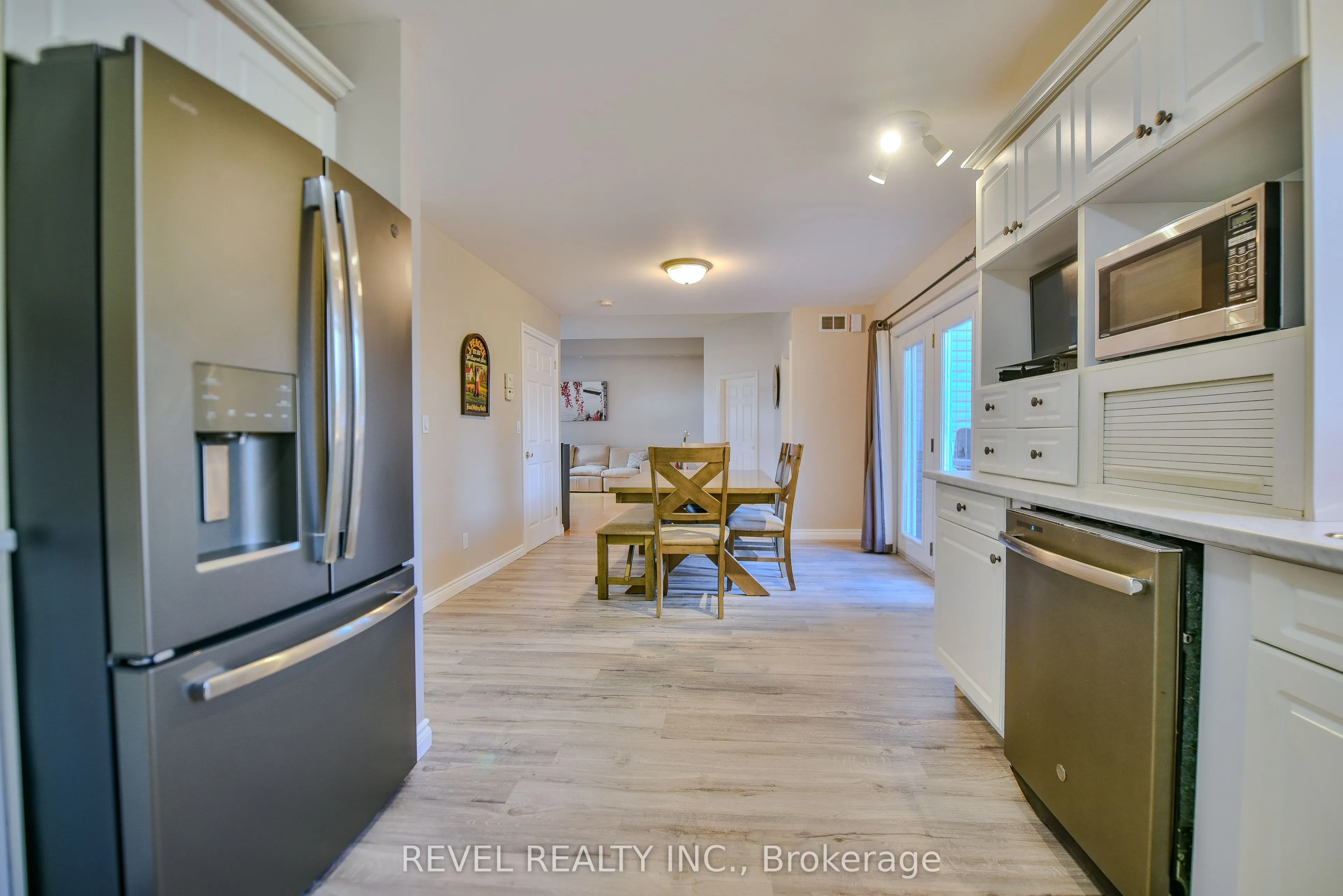 52 Castlewood Avenue