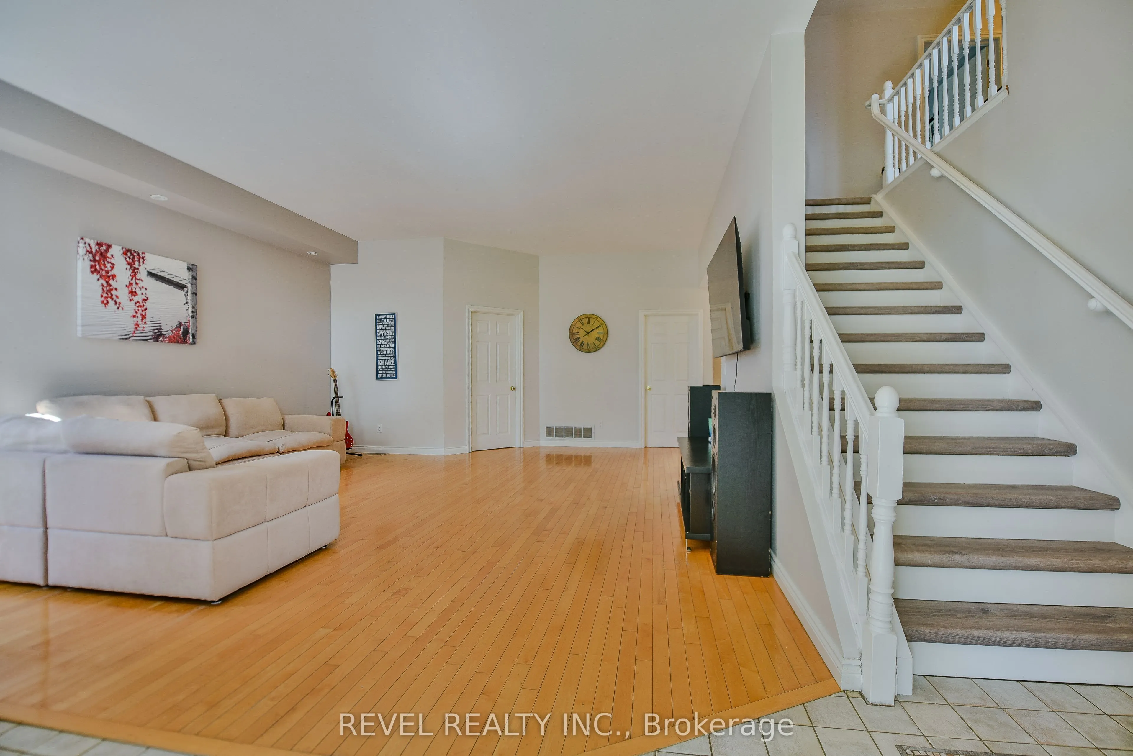 52 Castlewood Avenue