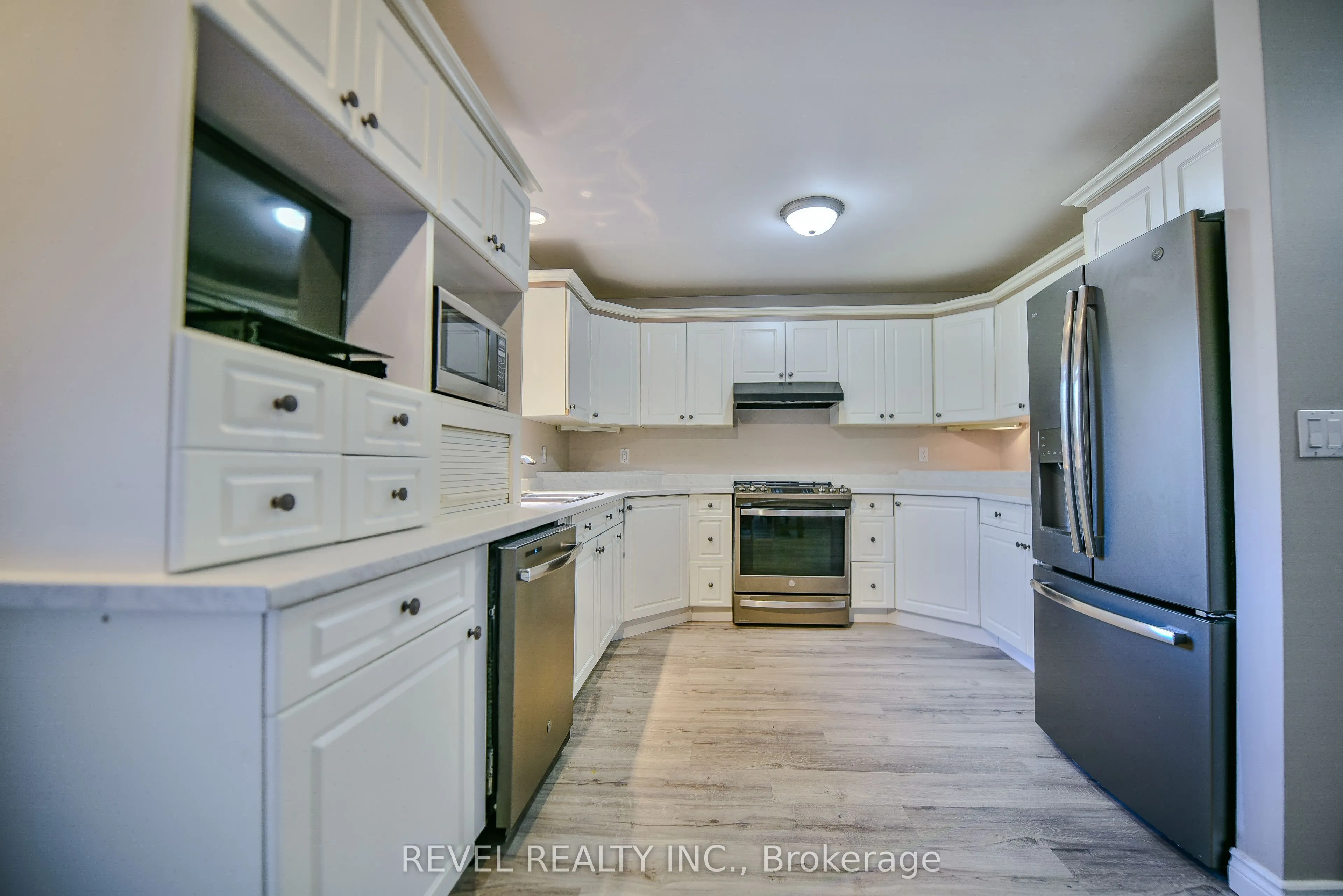 52 Castlewood Avenue
