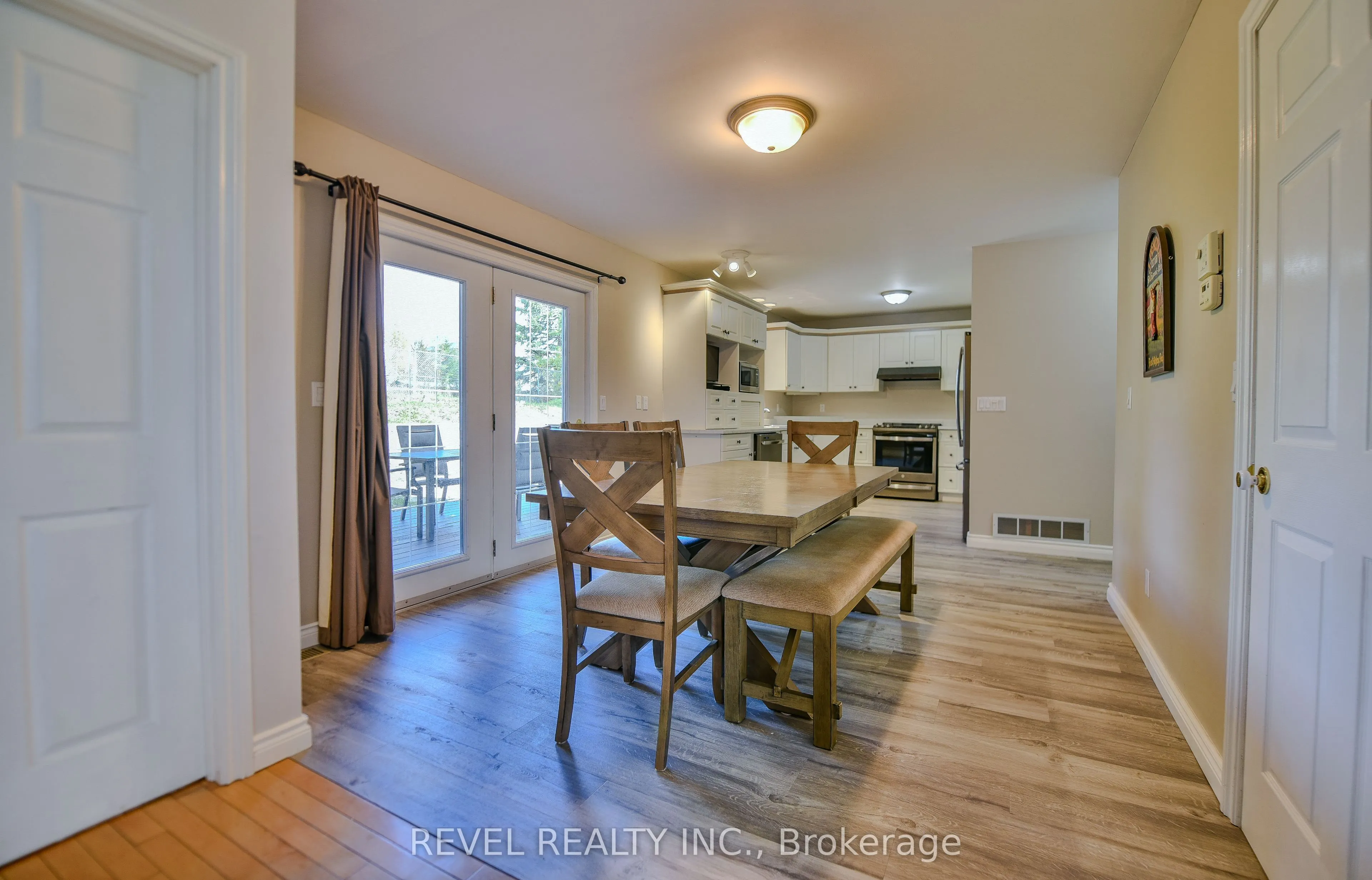 52 Castlewood Avenue