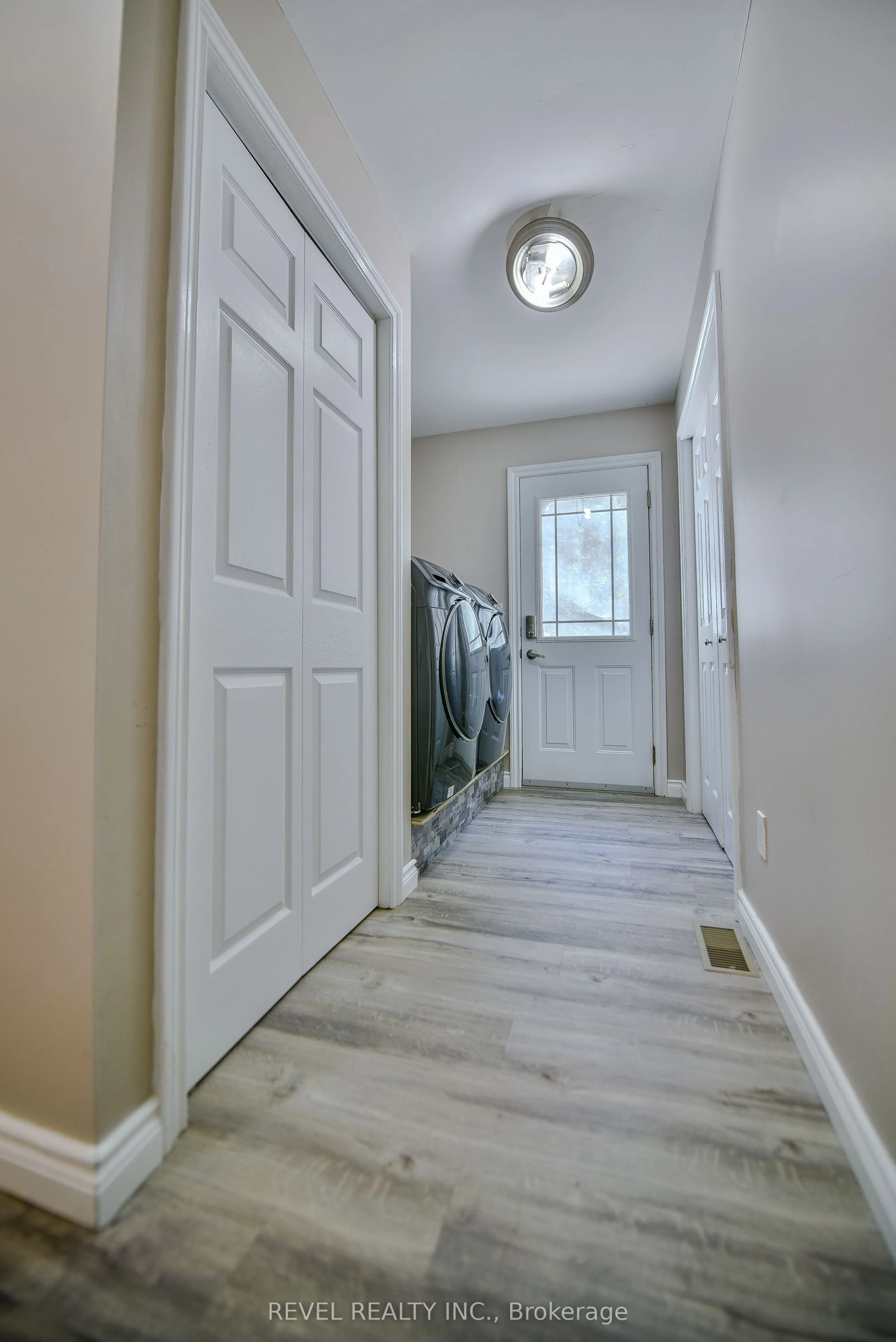 52 Castlewood Avenue