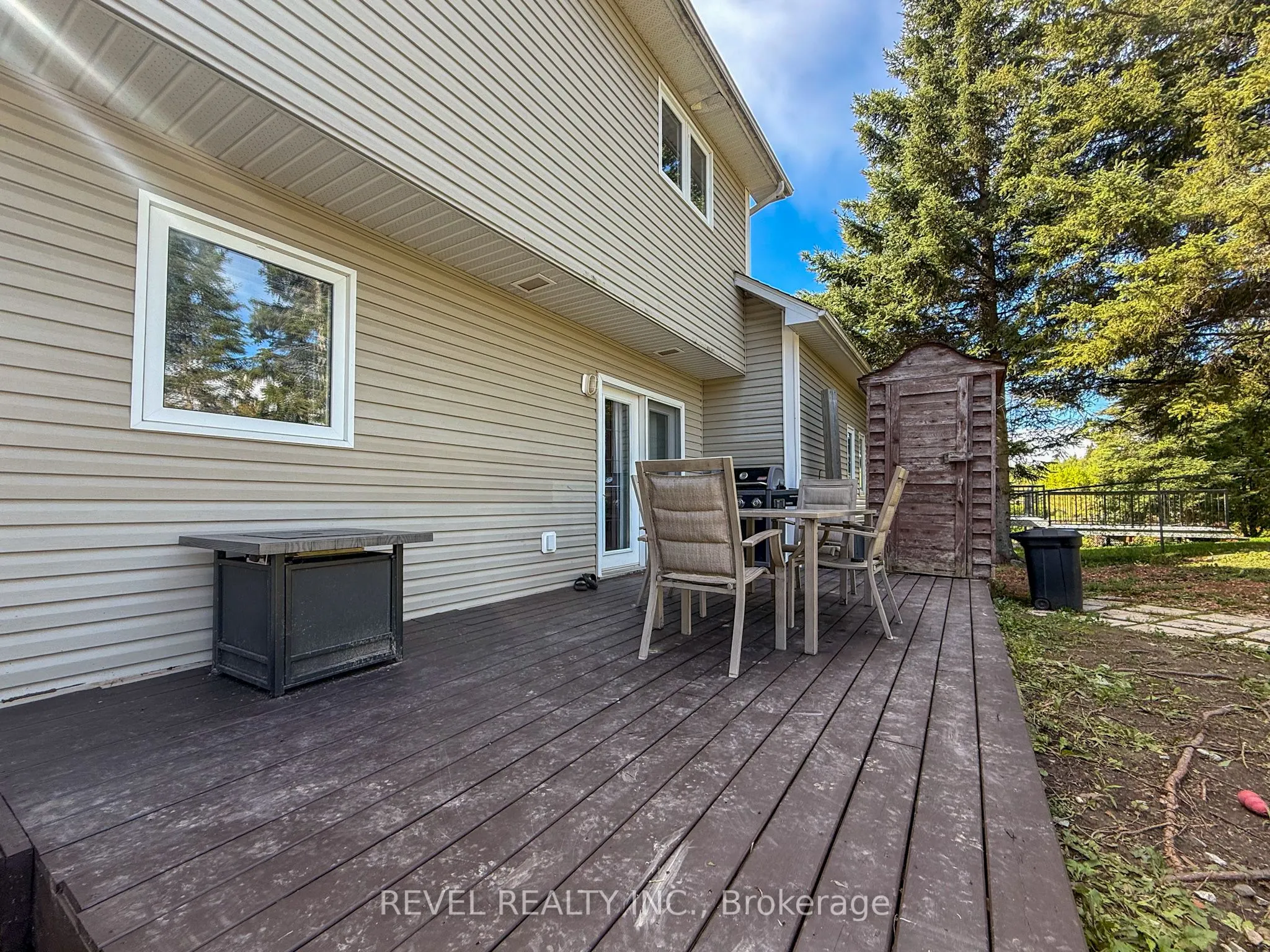 52 Castlewood Avenue