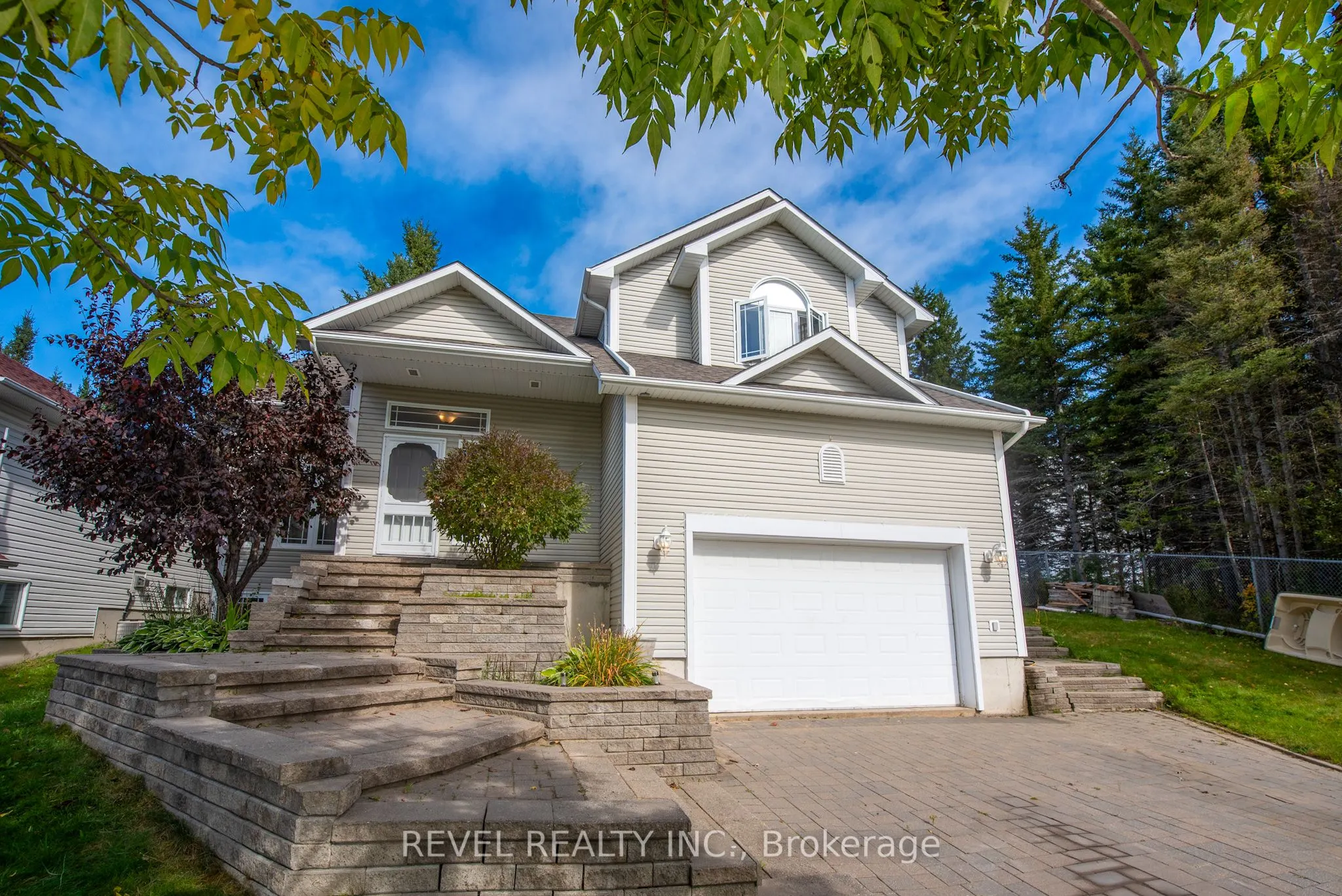 52 Castlewood Avenue
