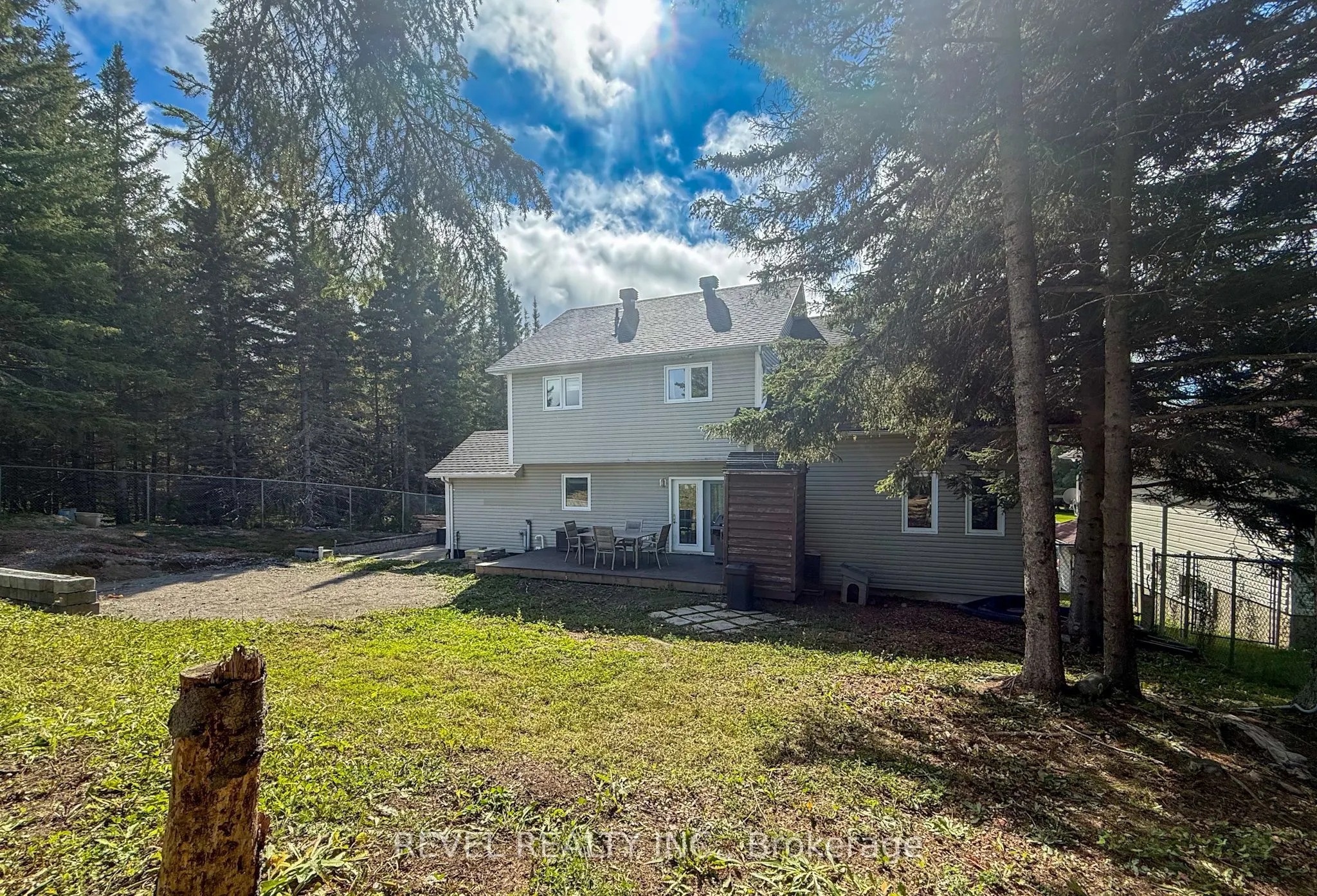 52 Castlewood Avenue