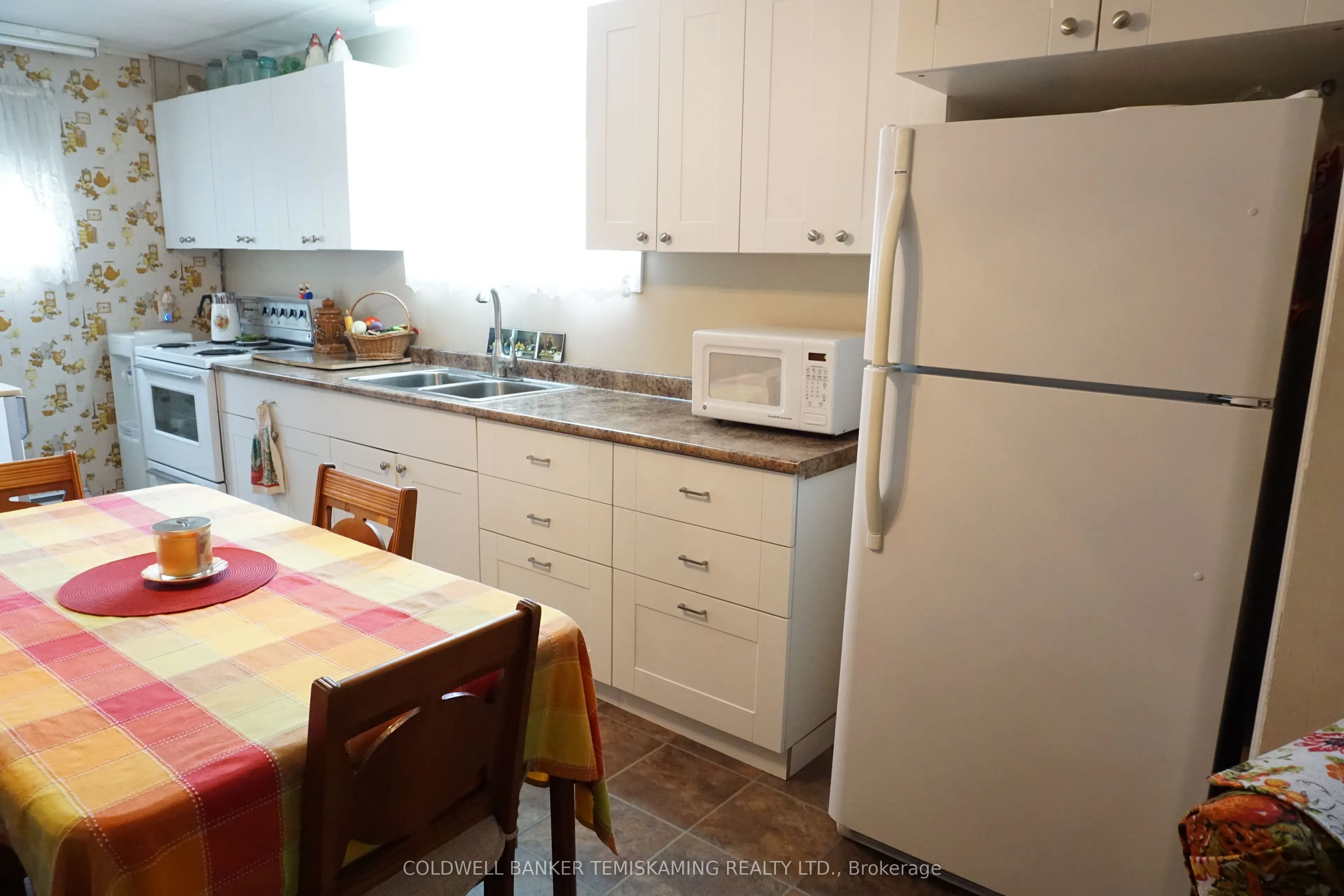 30 NINTH Street E