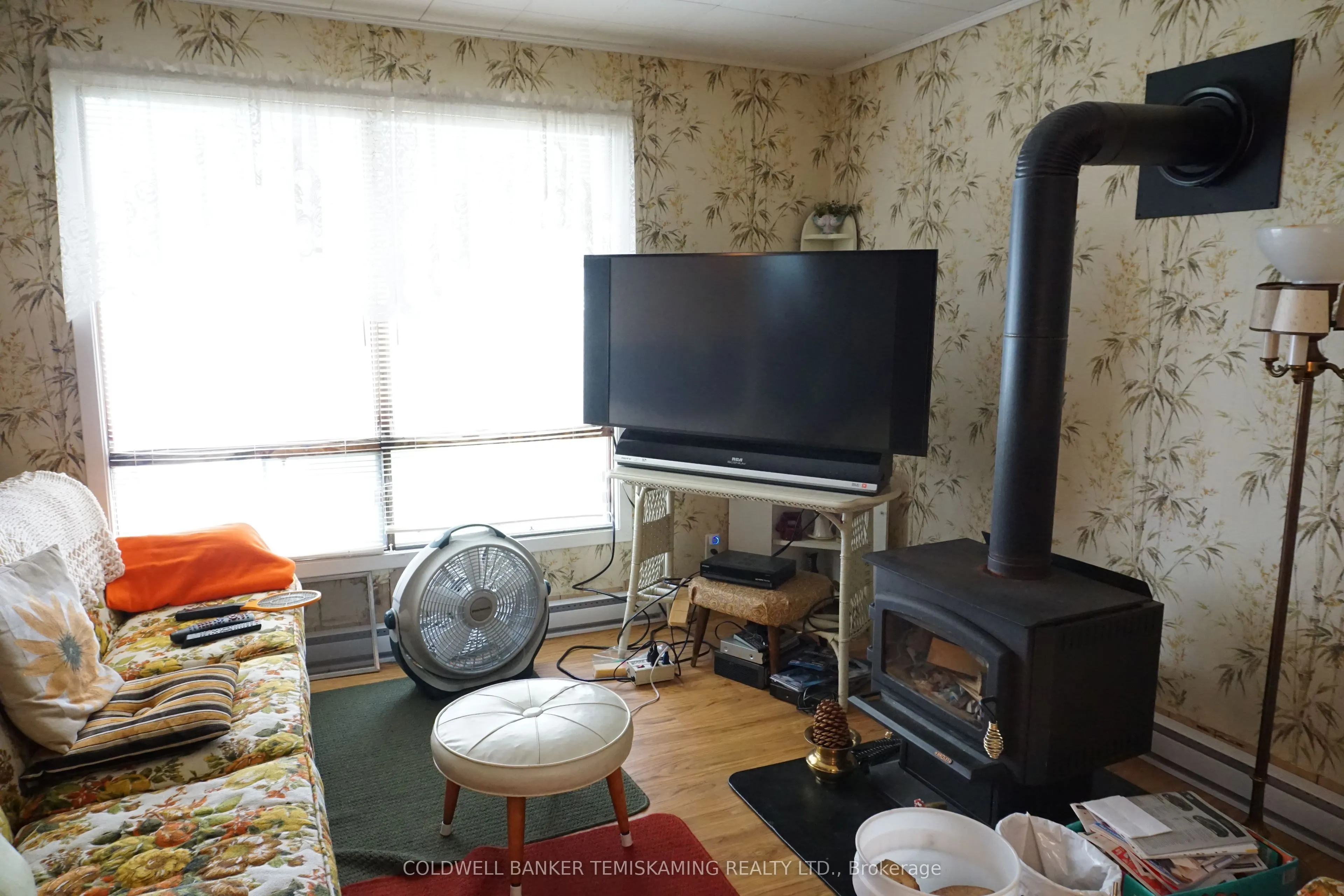 30 NINTH Street E