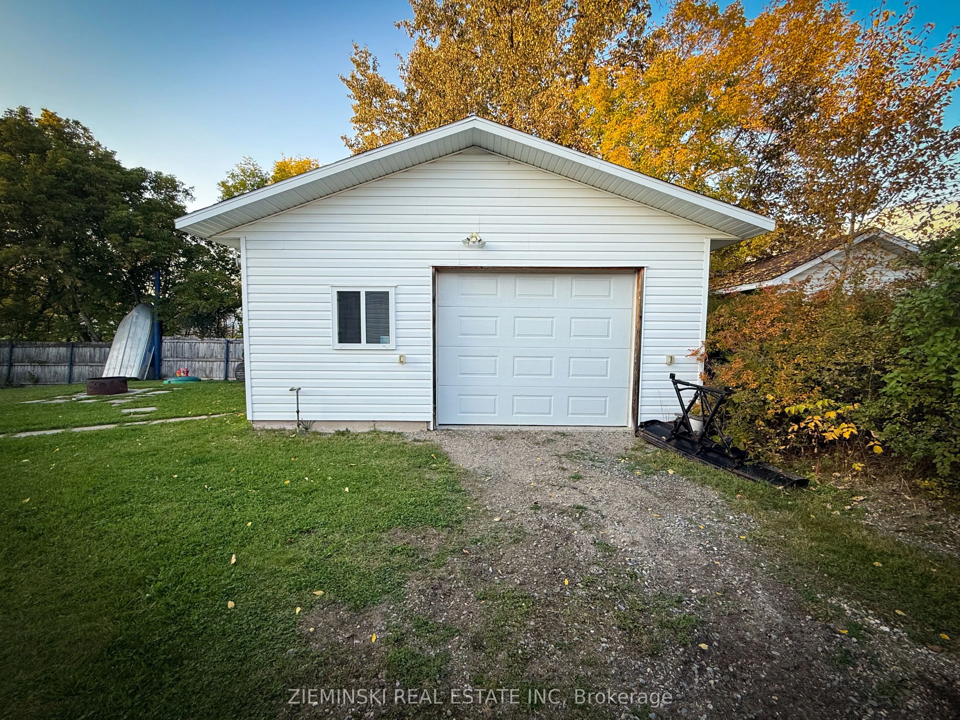 216 Powerline Avenue