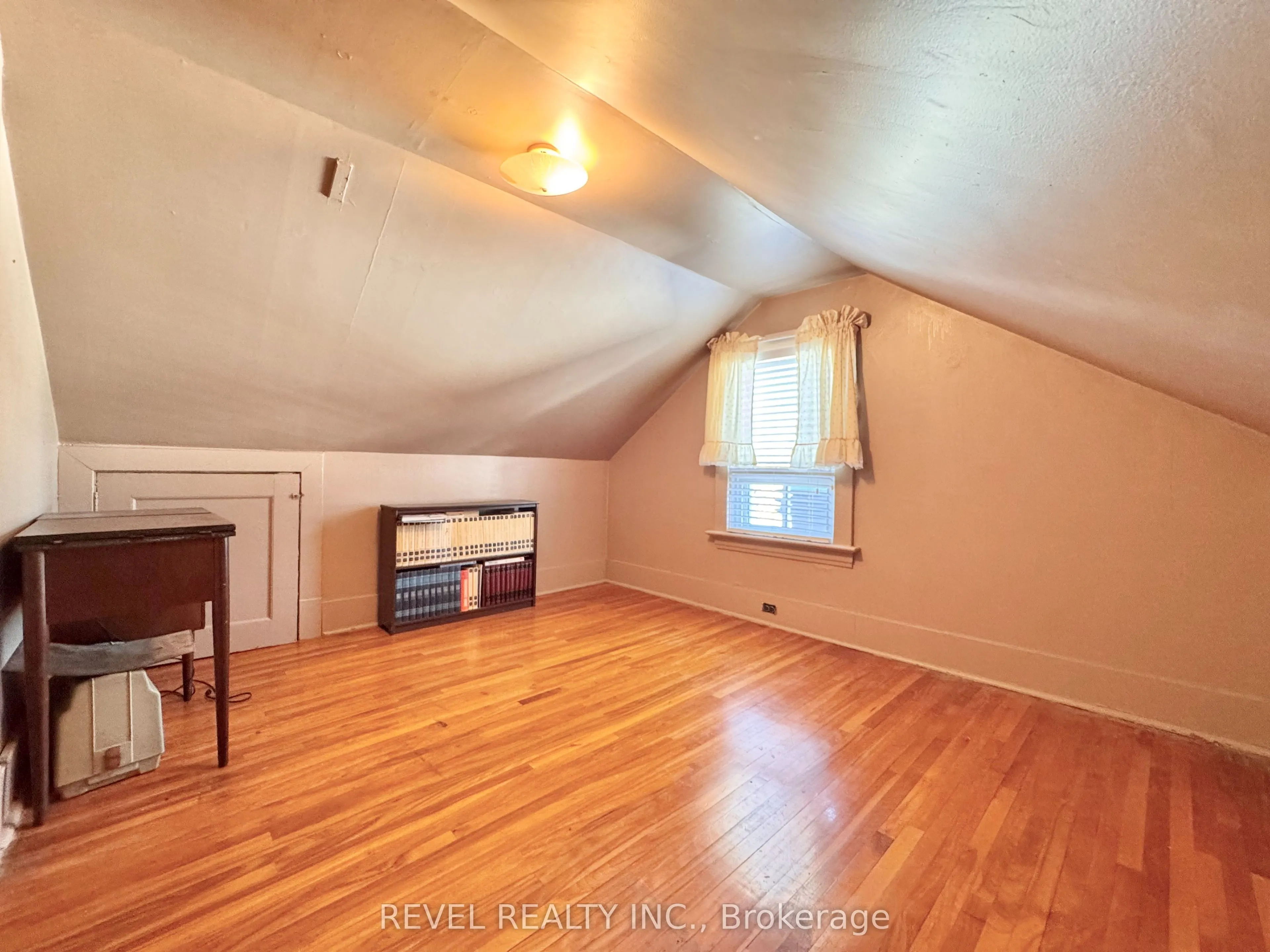 26 Moneta Avenue