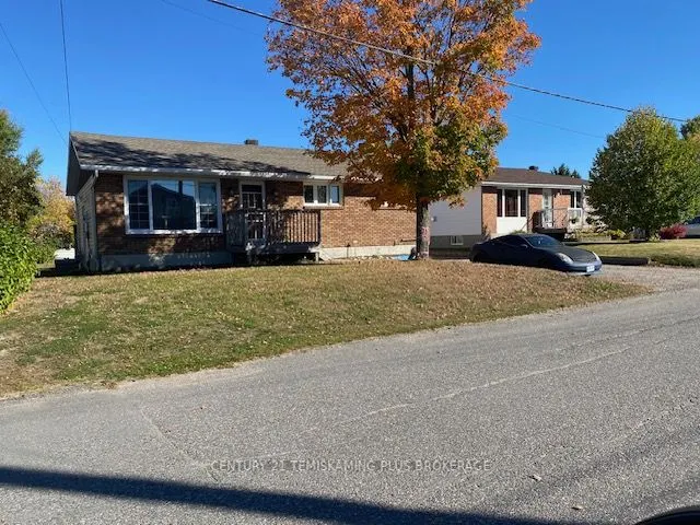 44 Maple Street S