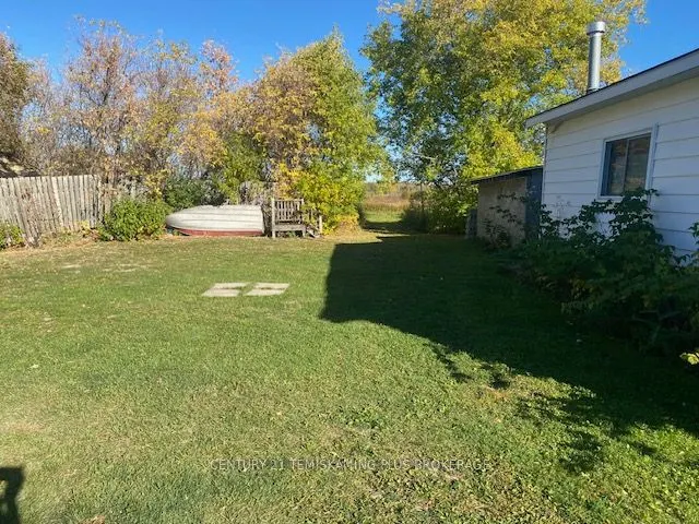 44 Maple Street S