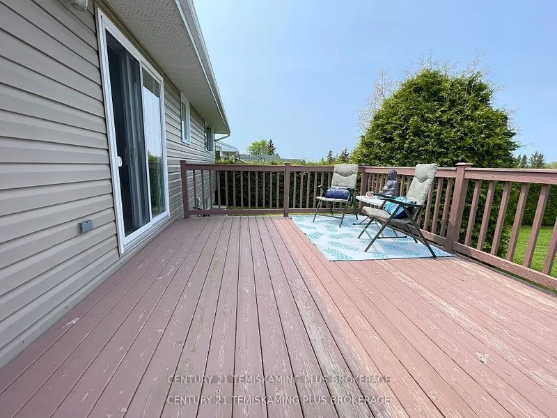 327 Crystal Crescent