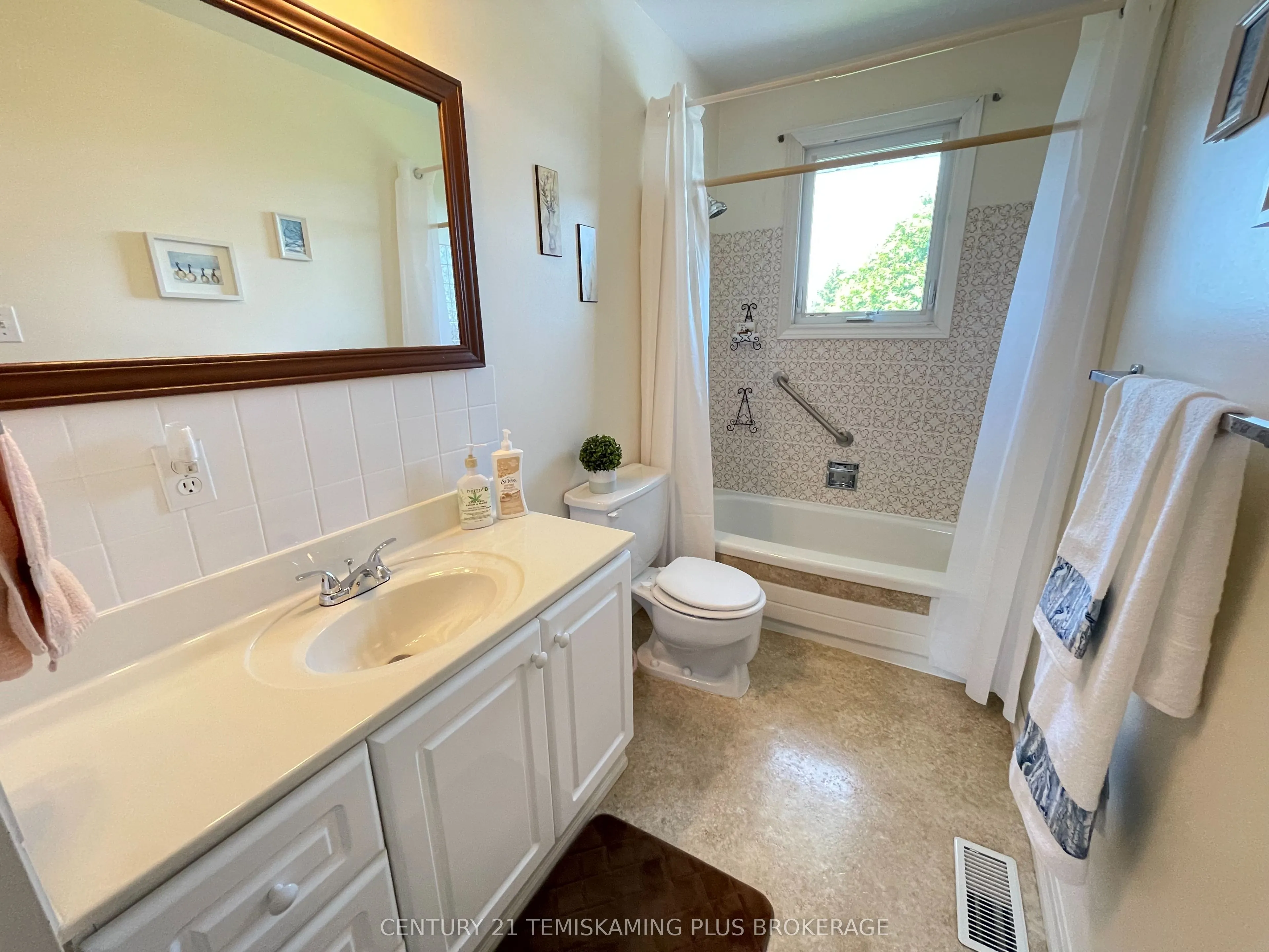 327 Crystal Crescent