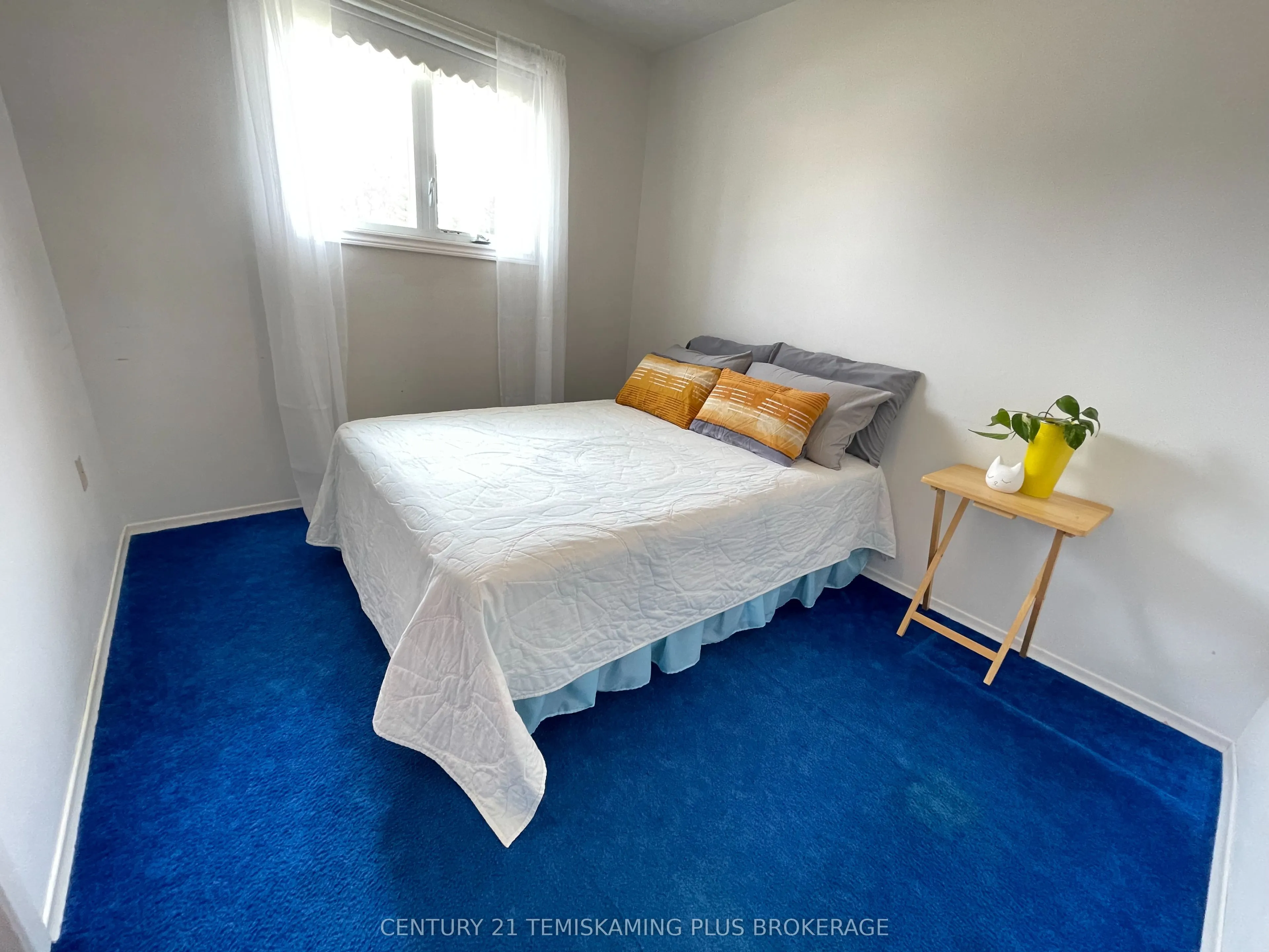 327 Crystal Crescent
