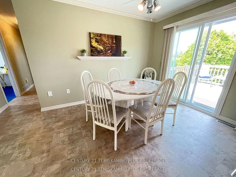 327 Crystal Crescent