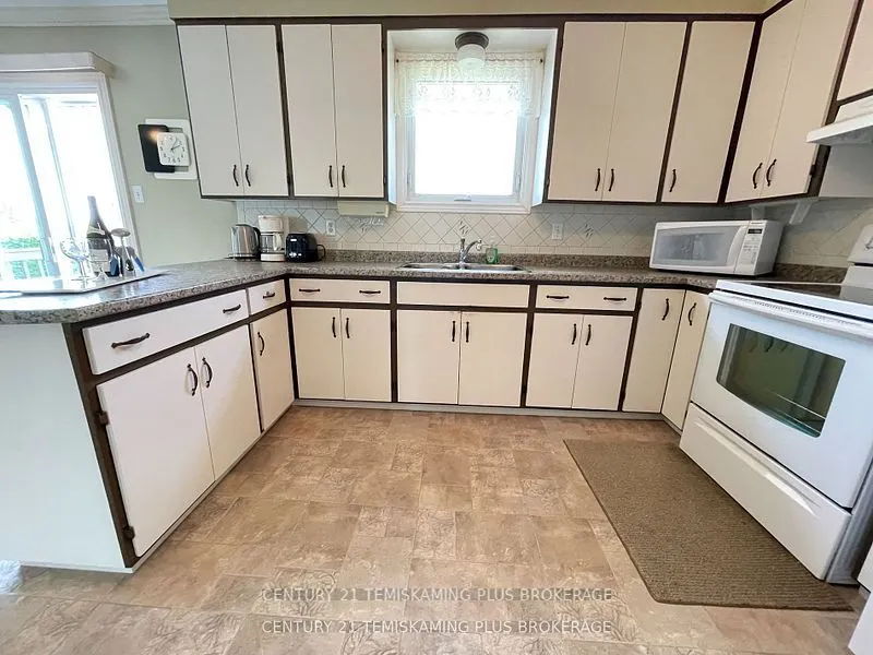 327 Crystal Crescent