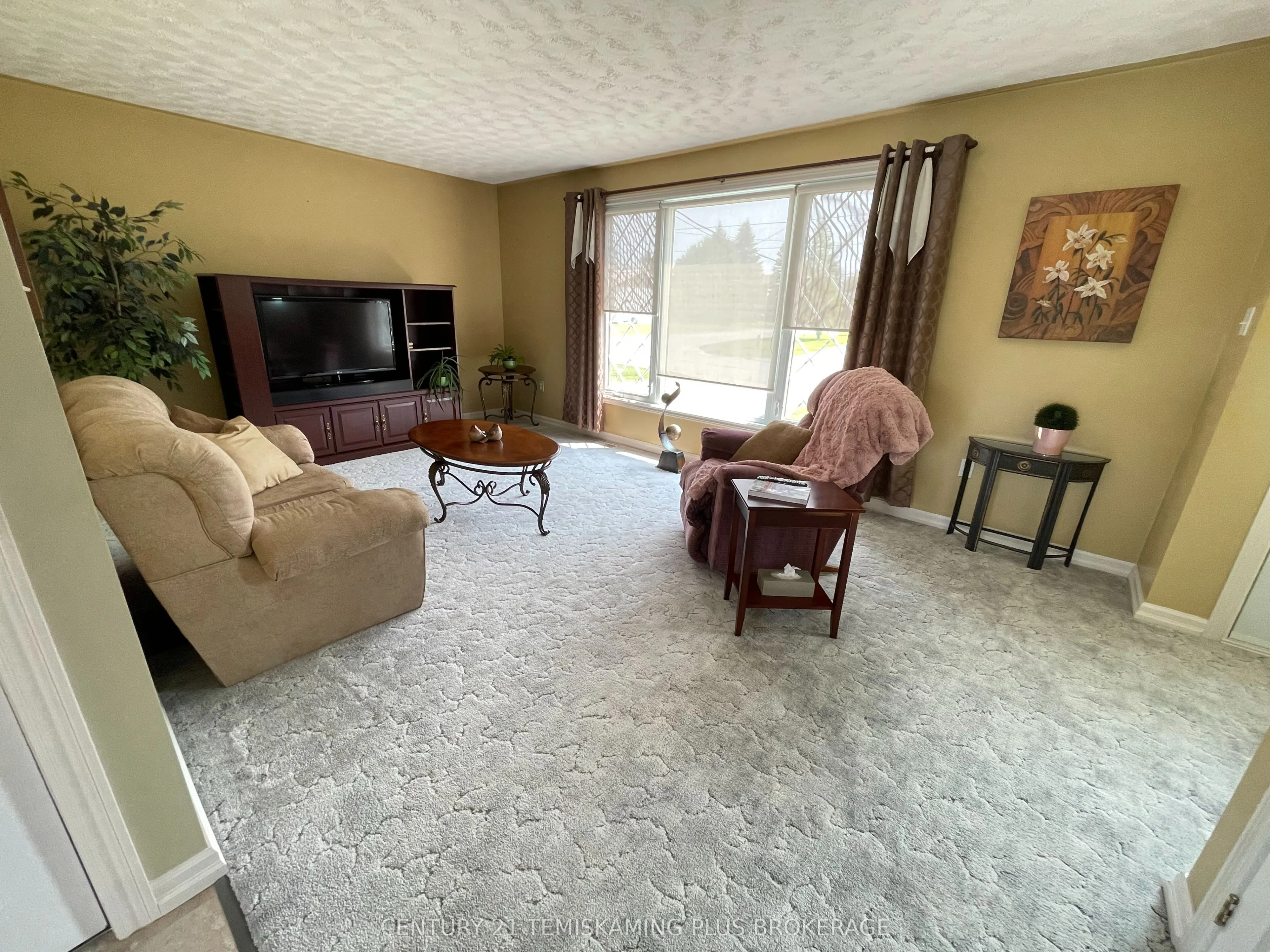 327 Crystal Crescent