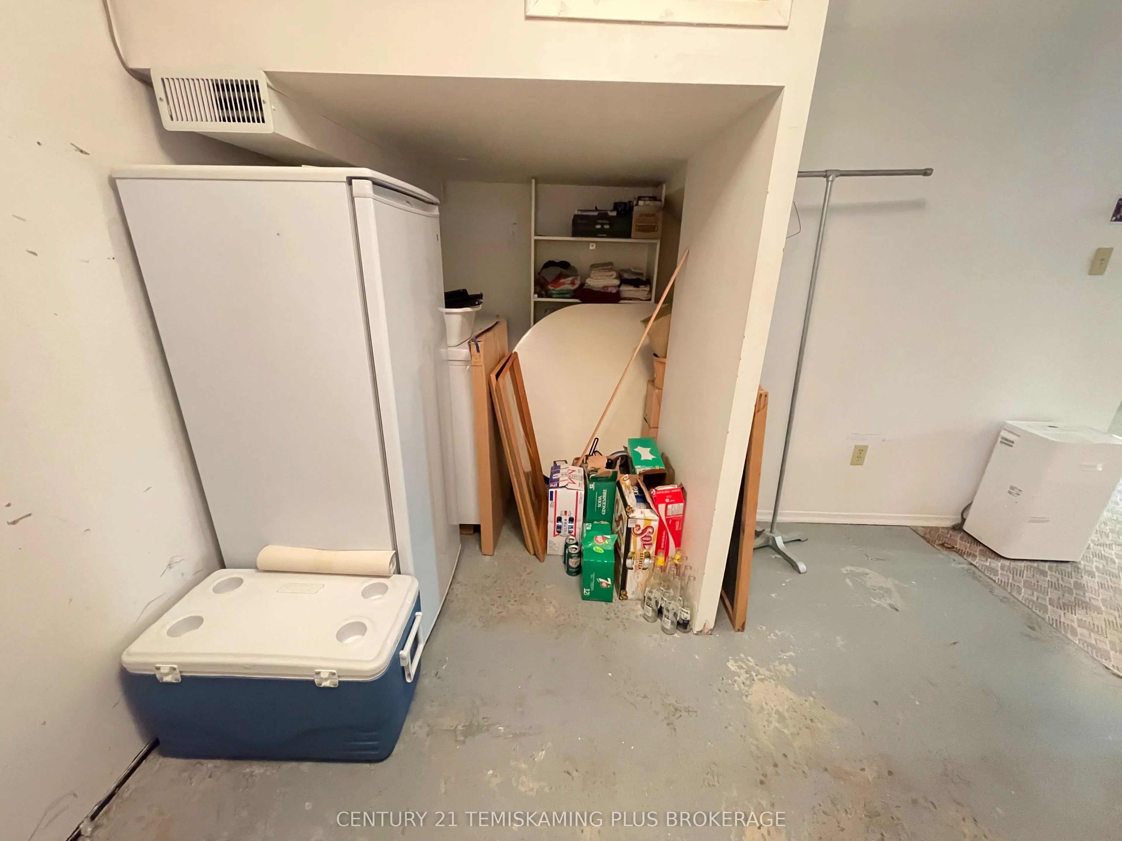 327 Crystal Crescent