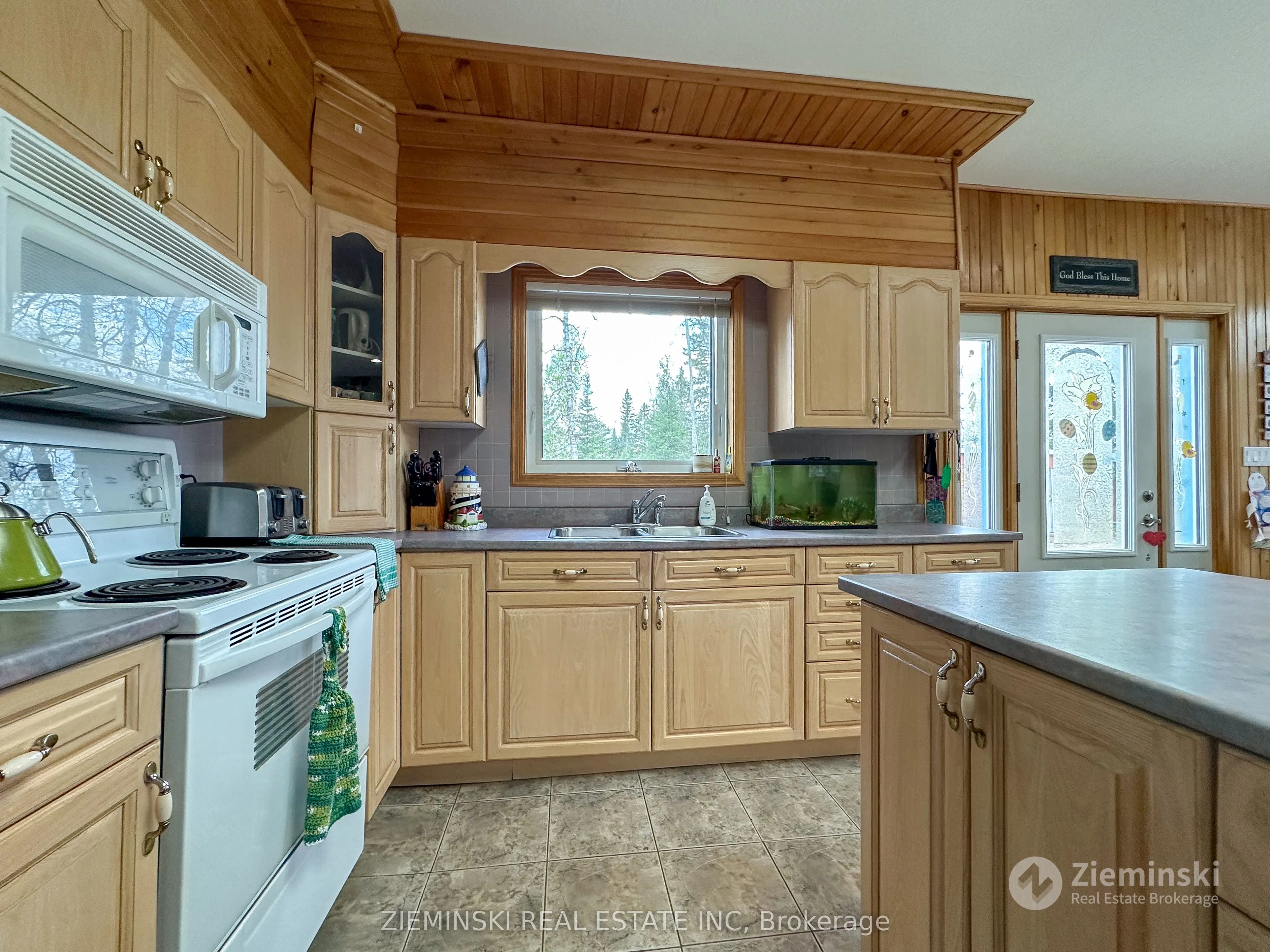 167 & 169 Nellie Lake Road E
