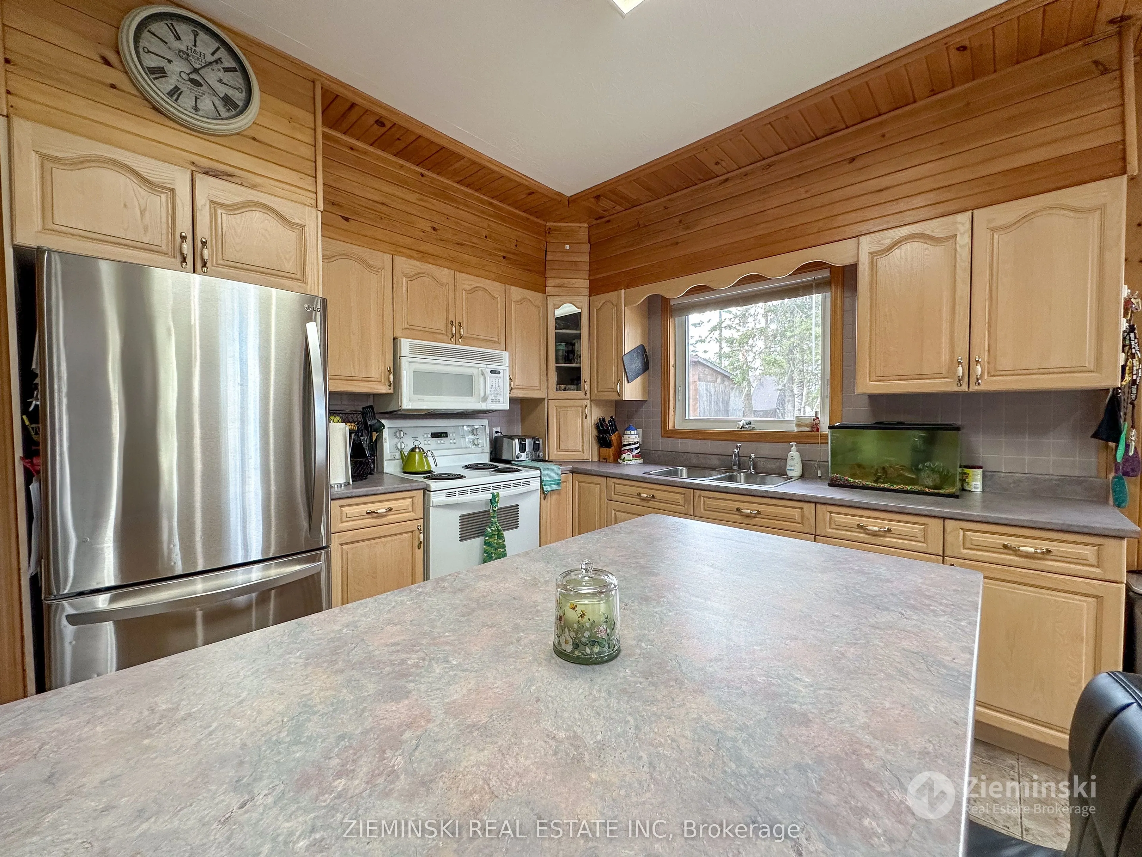 167 & 169 Nellie Lake Road E