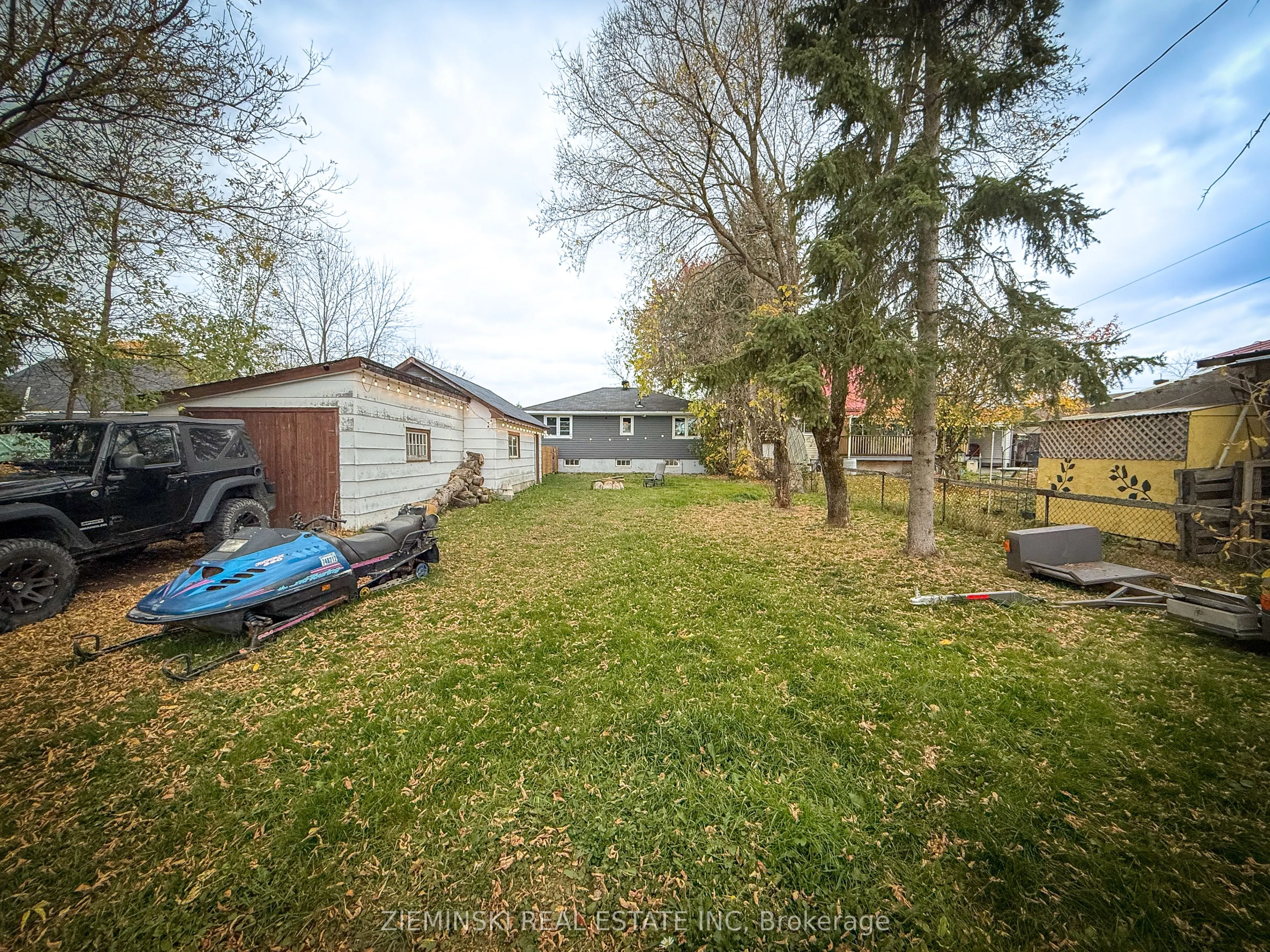 910 Victoria Road