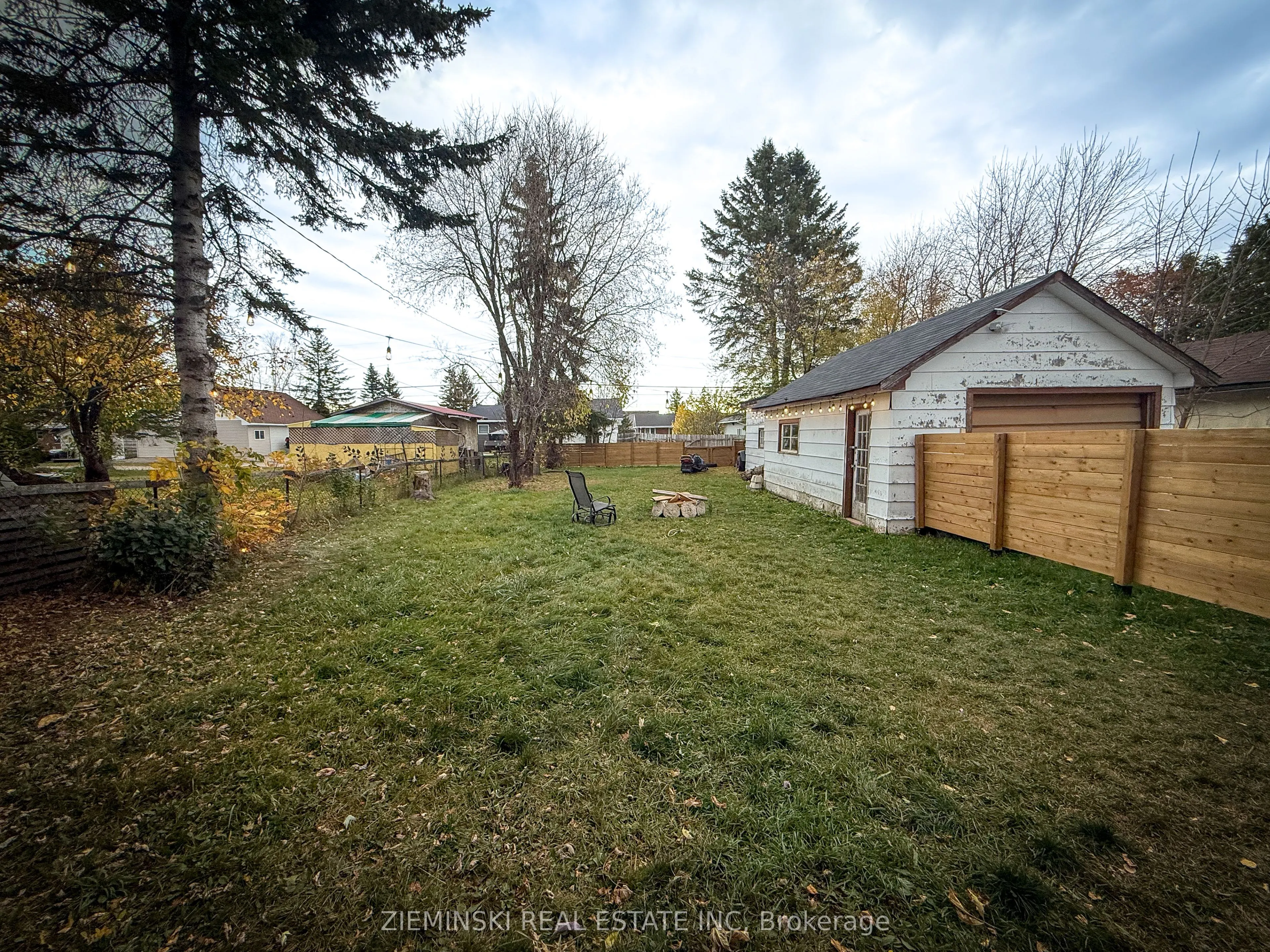 910 Victoria Road