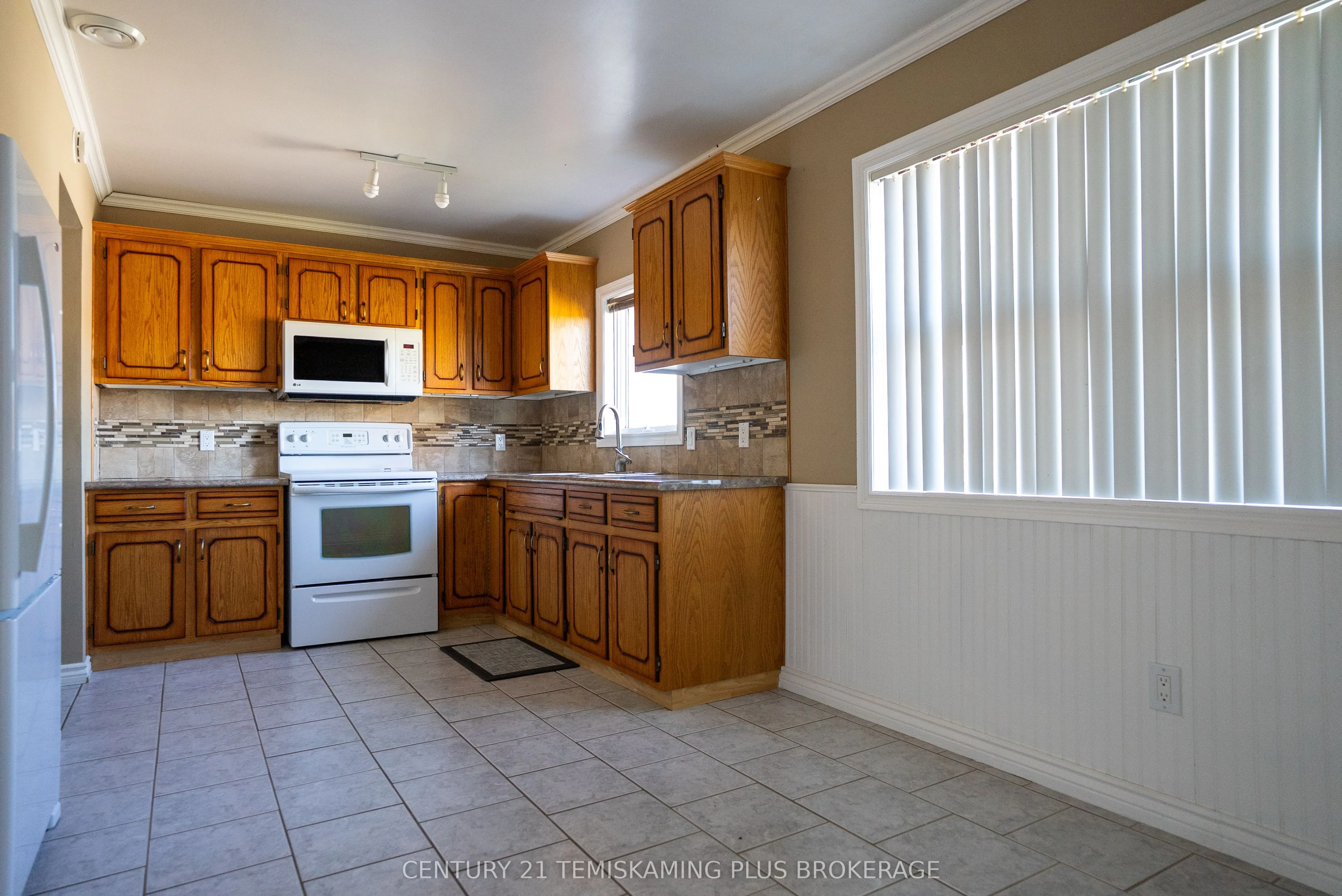 882358 Highway 65