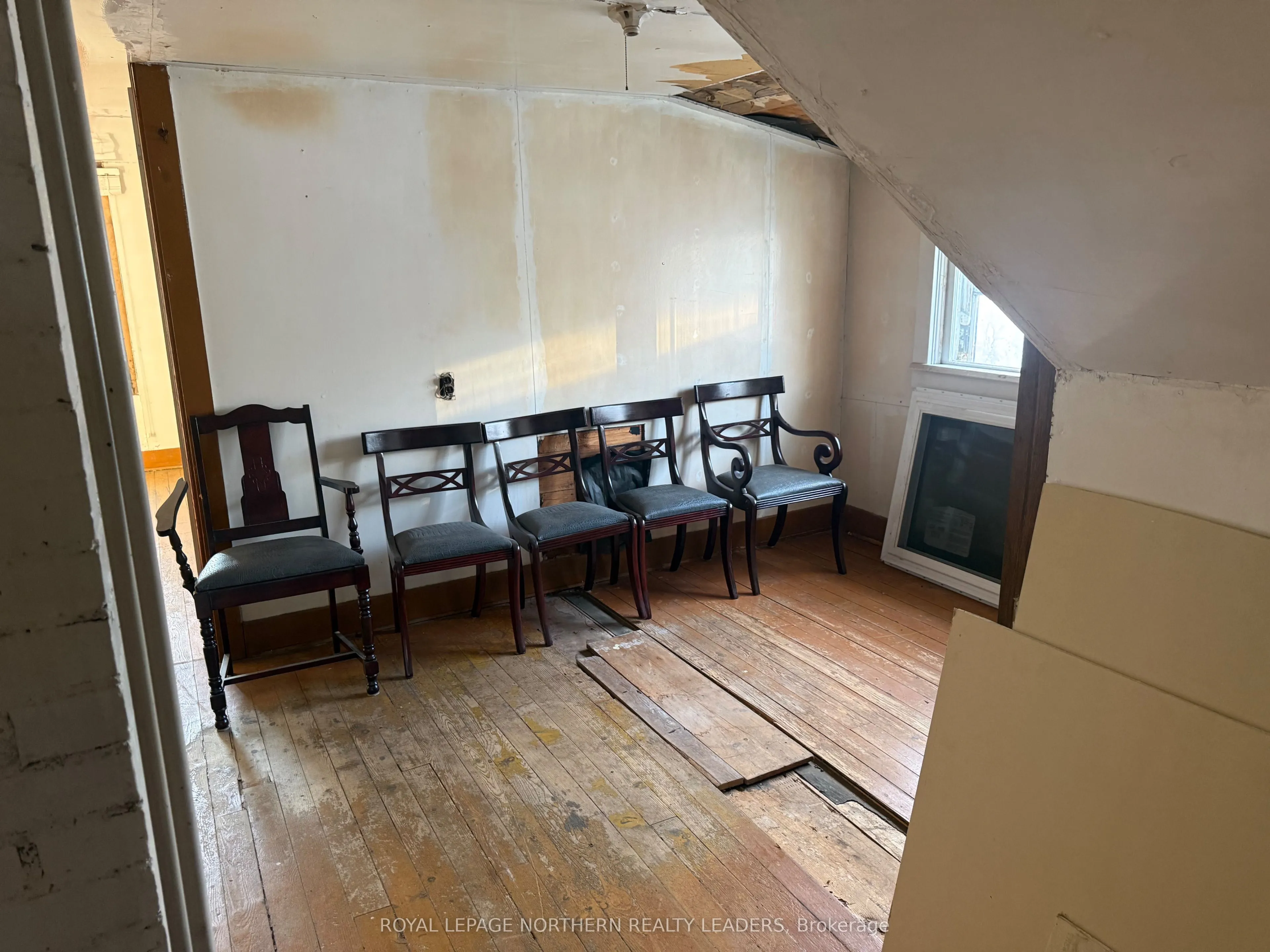 187 Spruce Street N