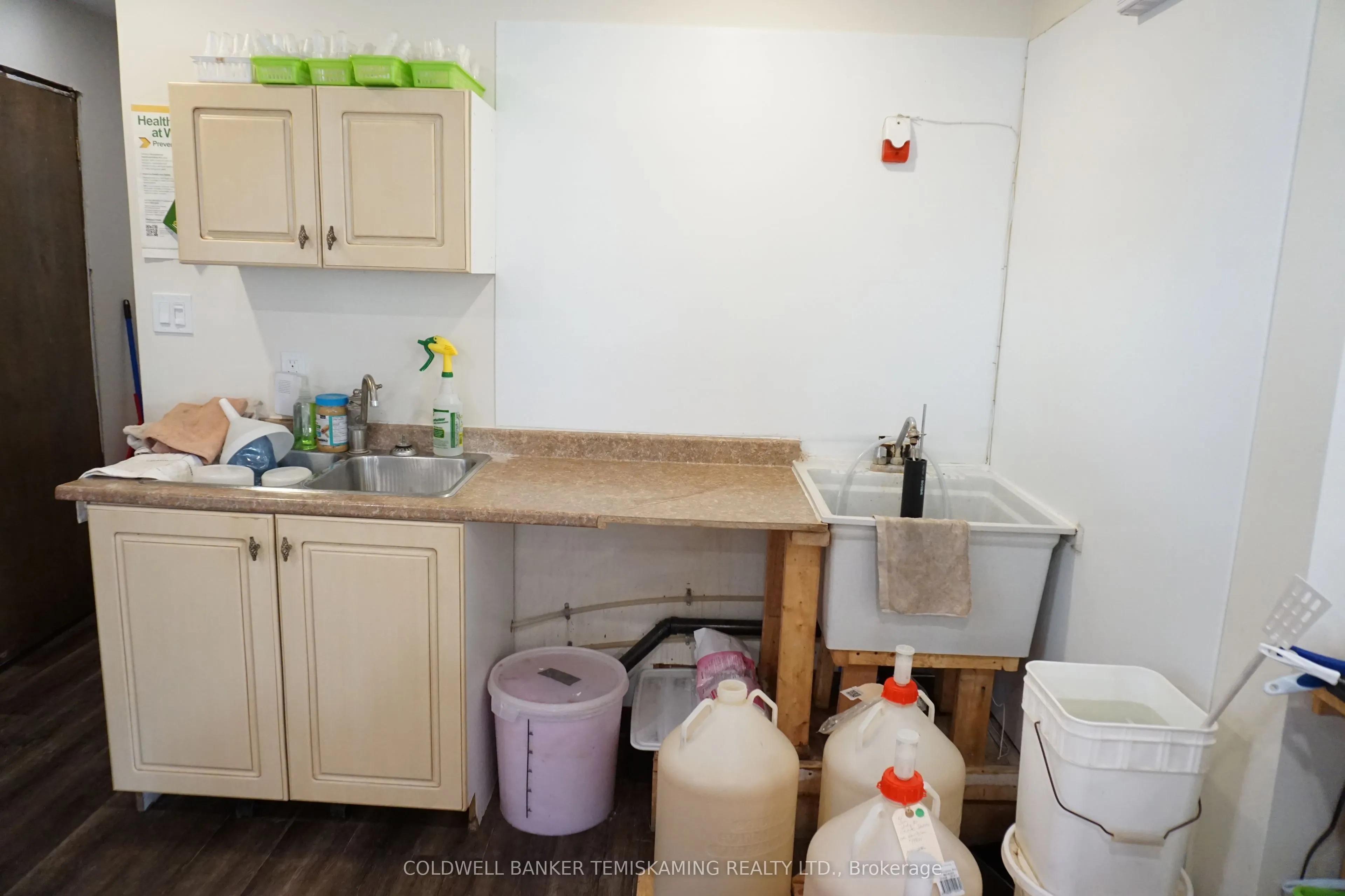 389 Whitewood Avenue W