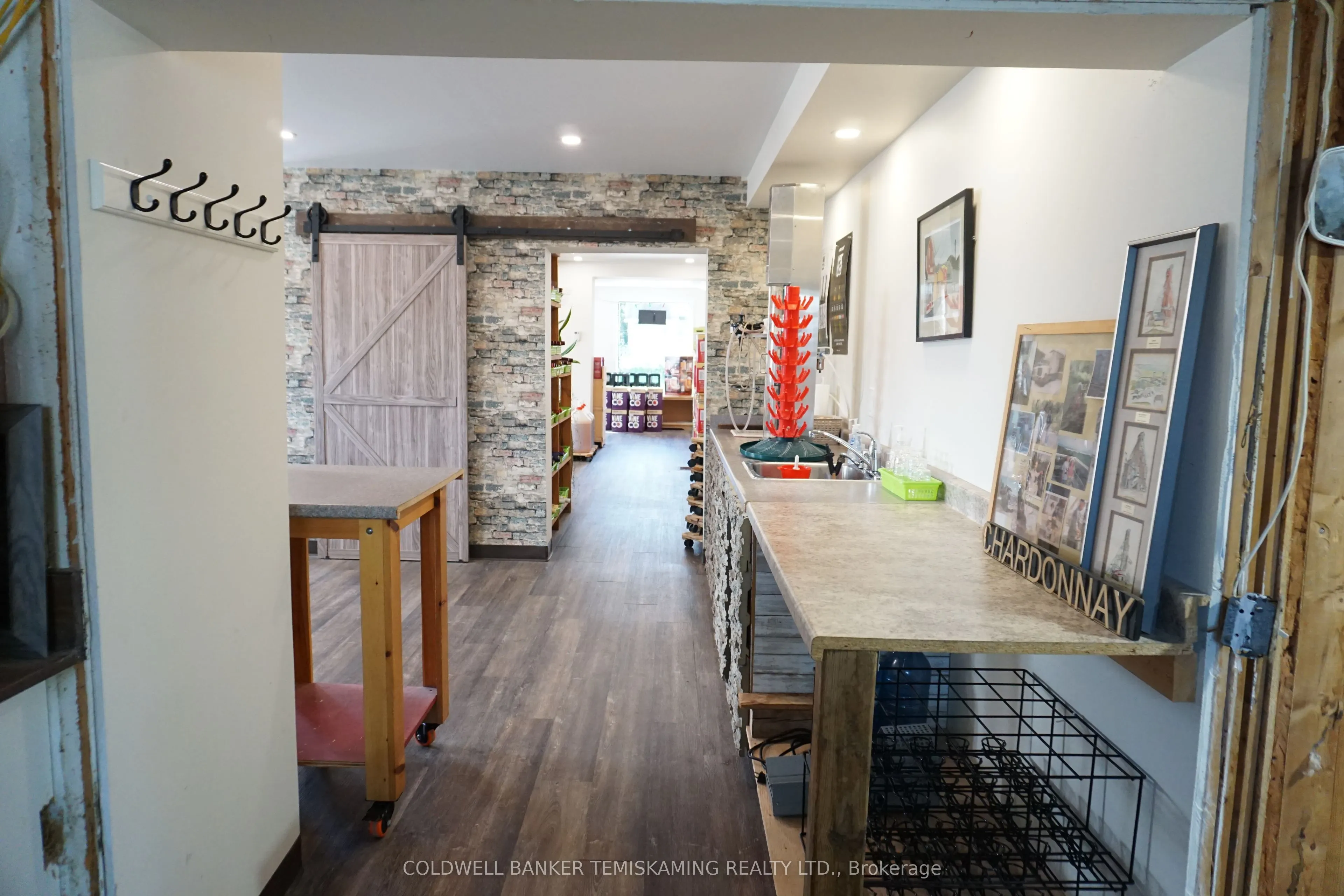 389 Whitewood Avenue W