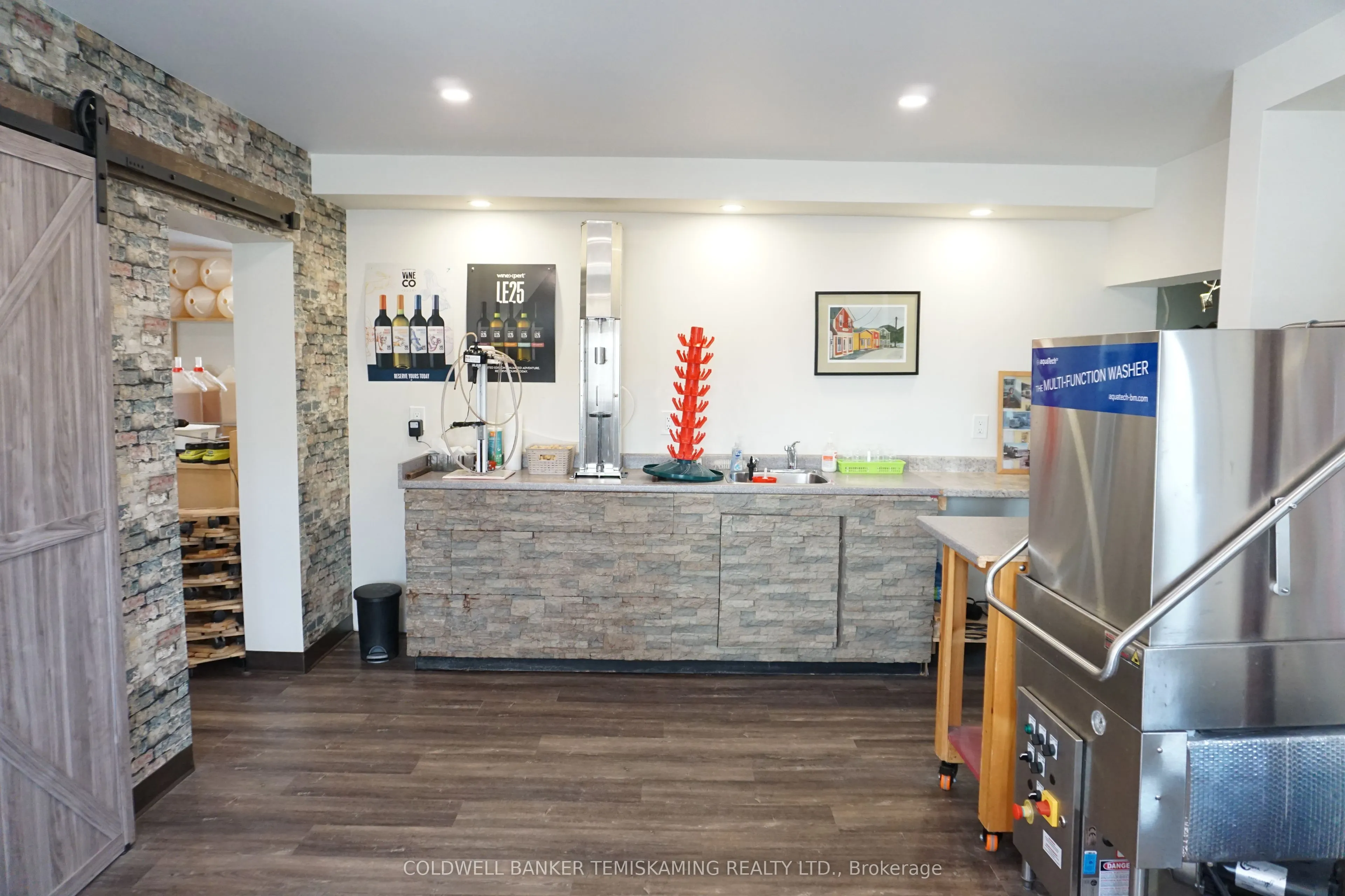 389 Whitewood Avenue W