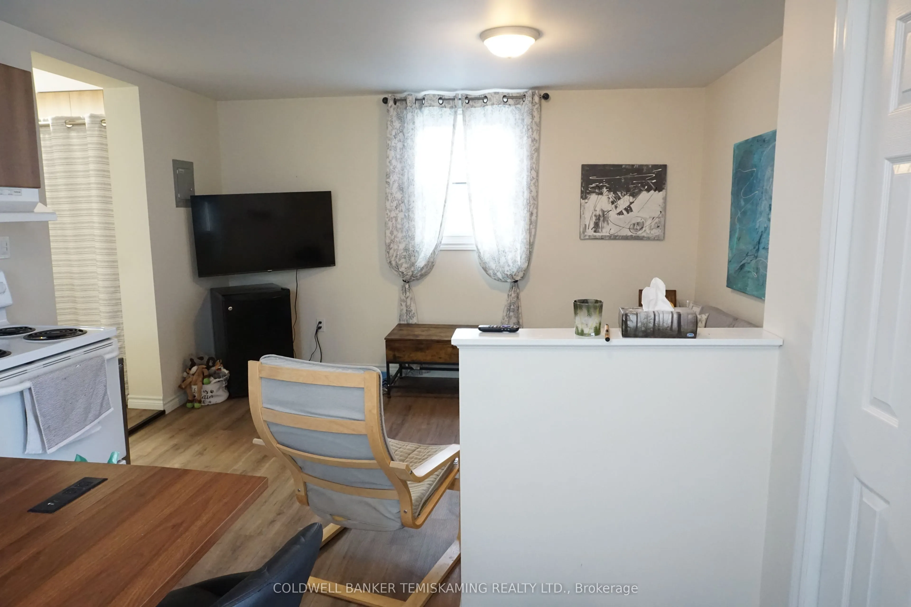 389 Whitewood Avenue W