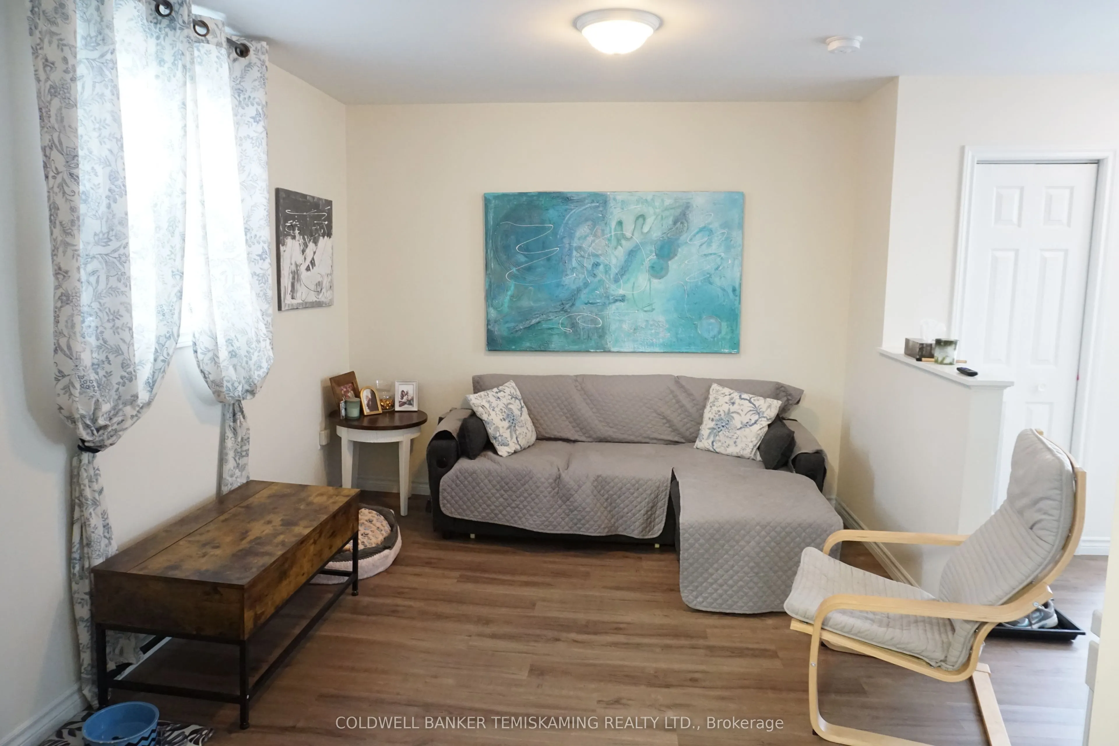 389 Whitewood Avenue W