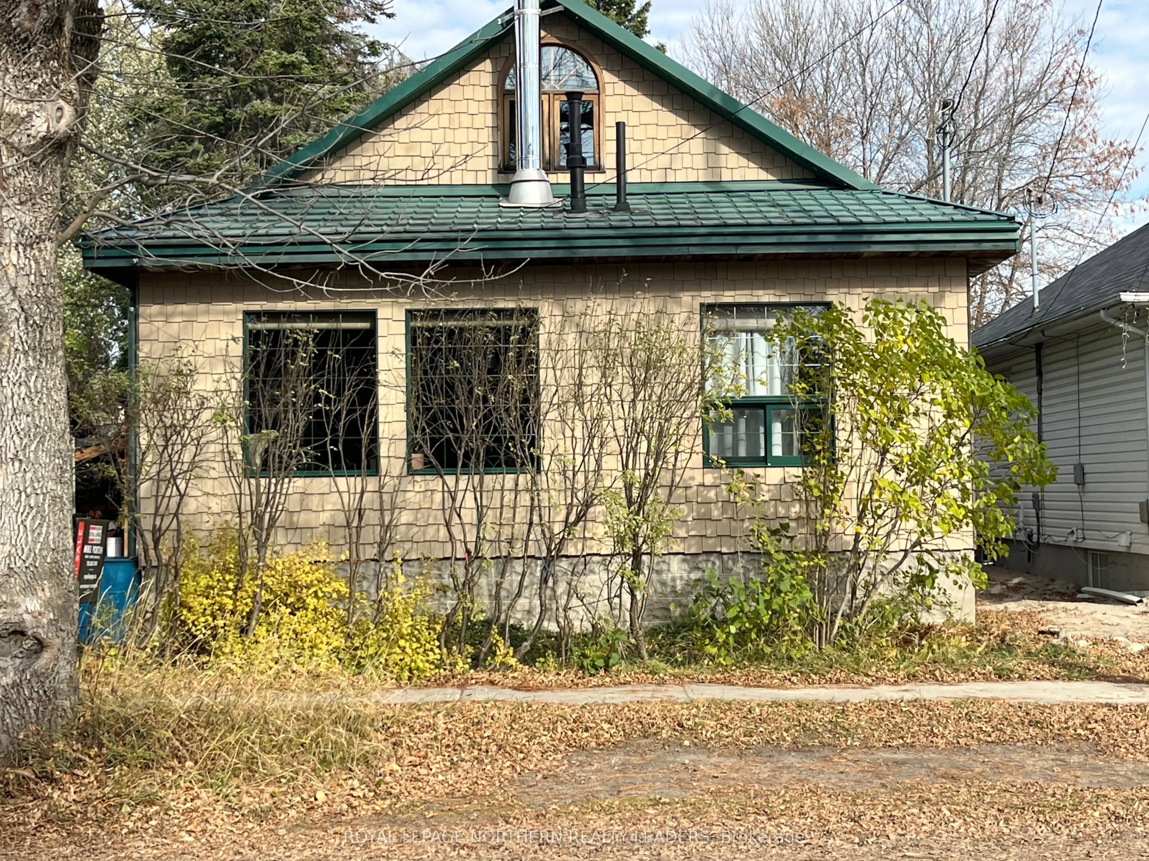 10 Golden Avenue