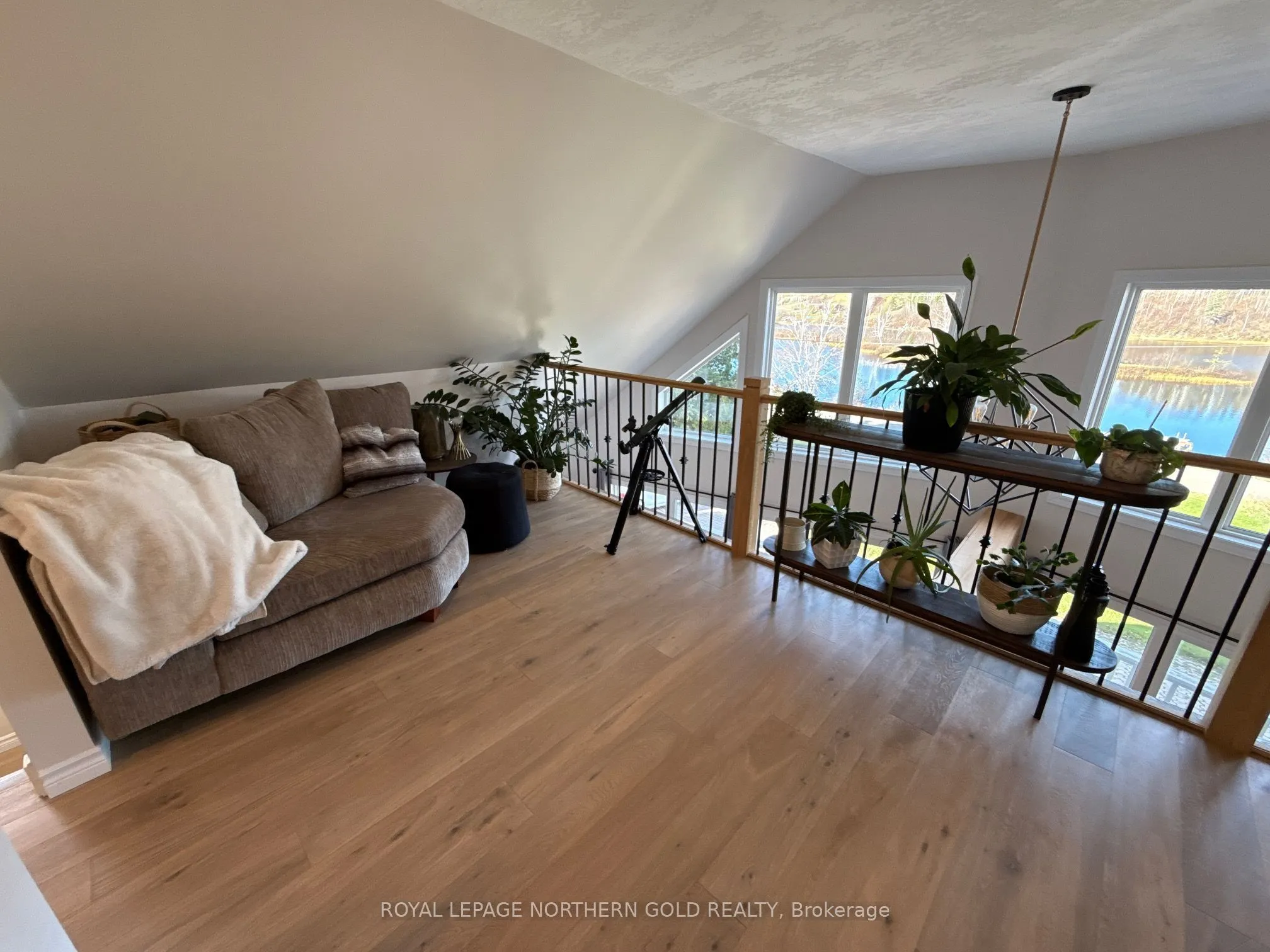 55 Lakeshore Avenue