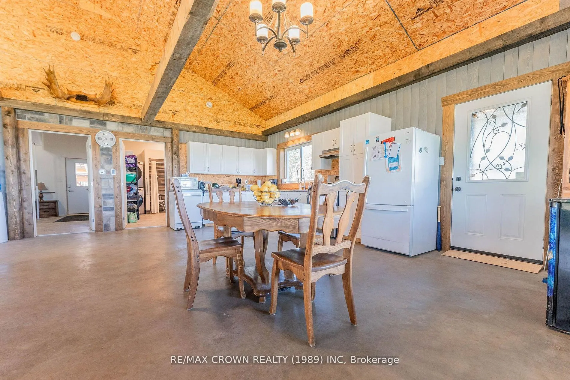 24 Shallow Lake Road W