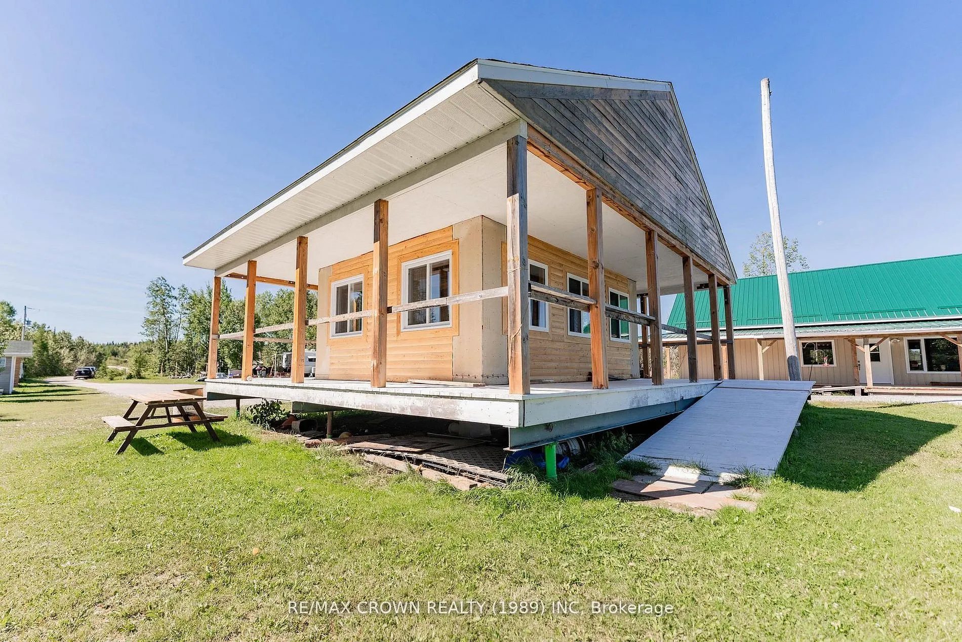 24 Shallow Lake Road W