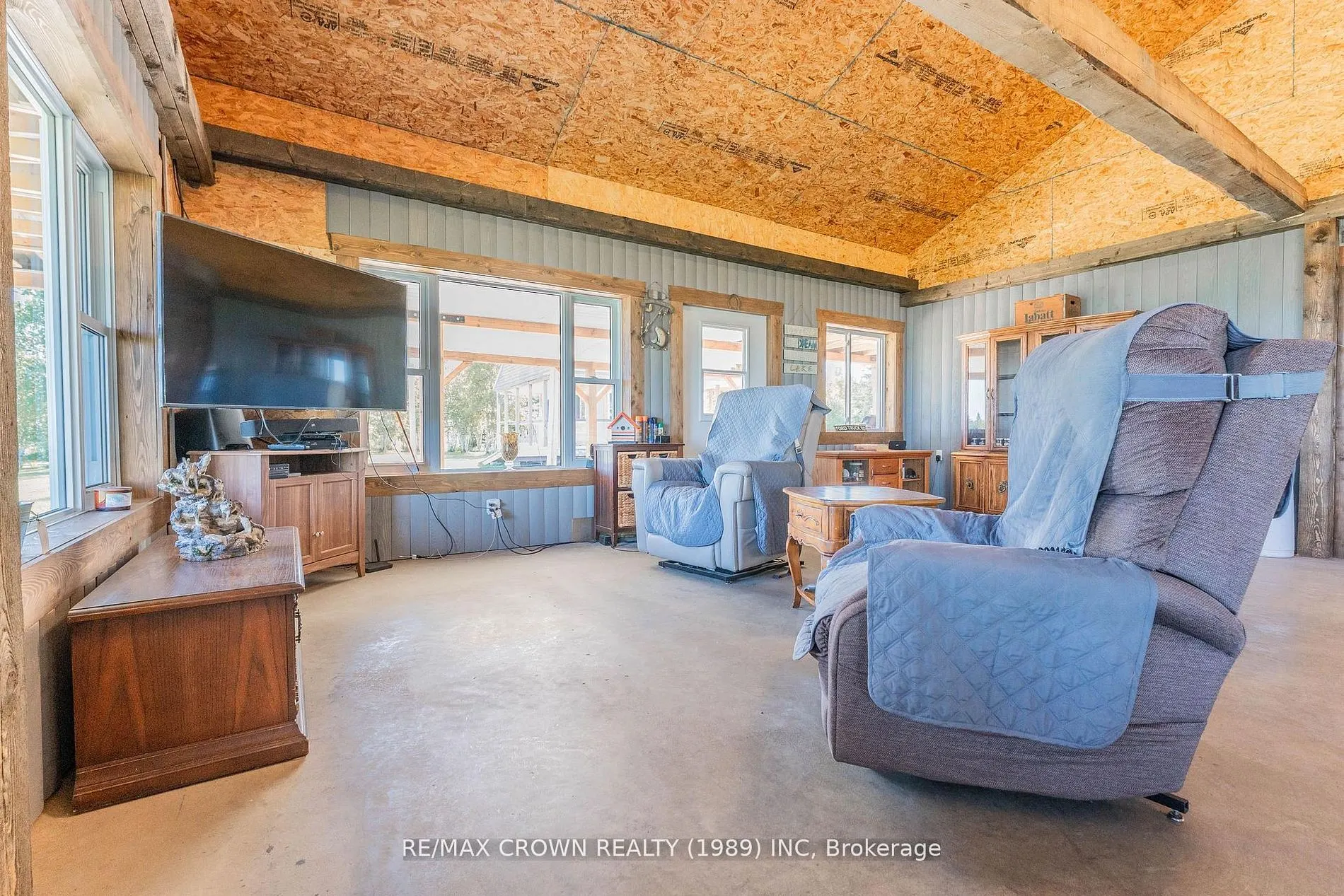 24 Shallow Lake Road W