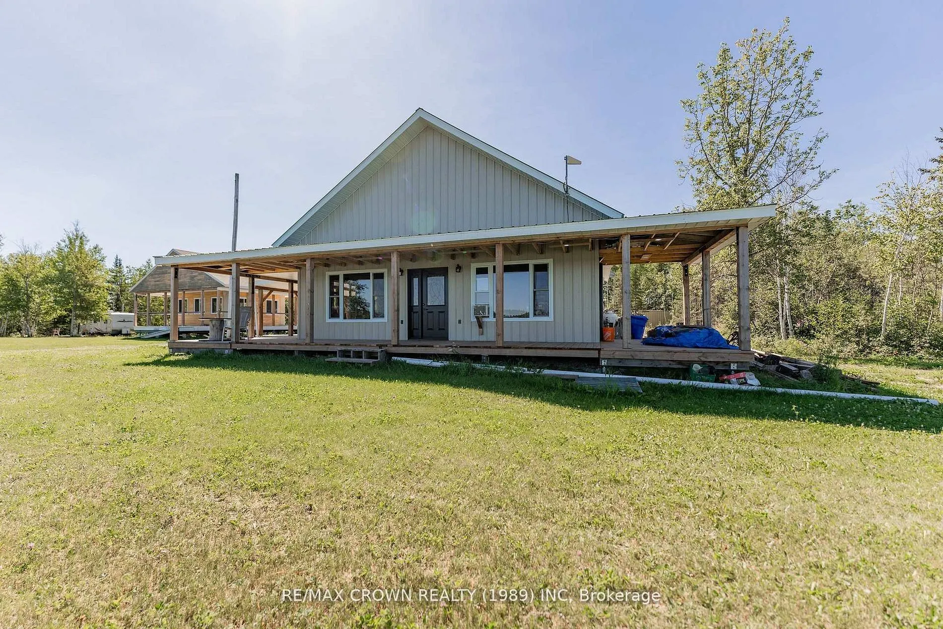 24 Shallow Lake Road W