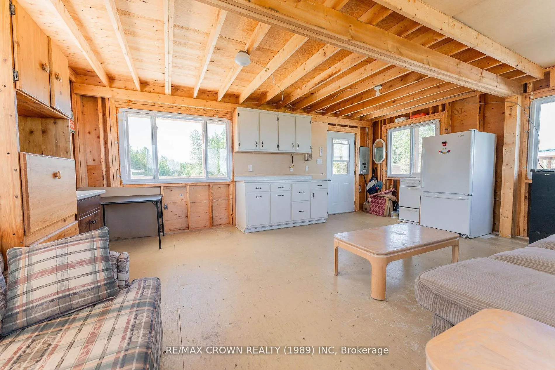 24 Shallow Lake Road W