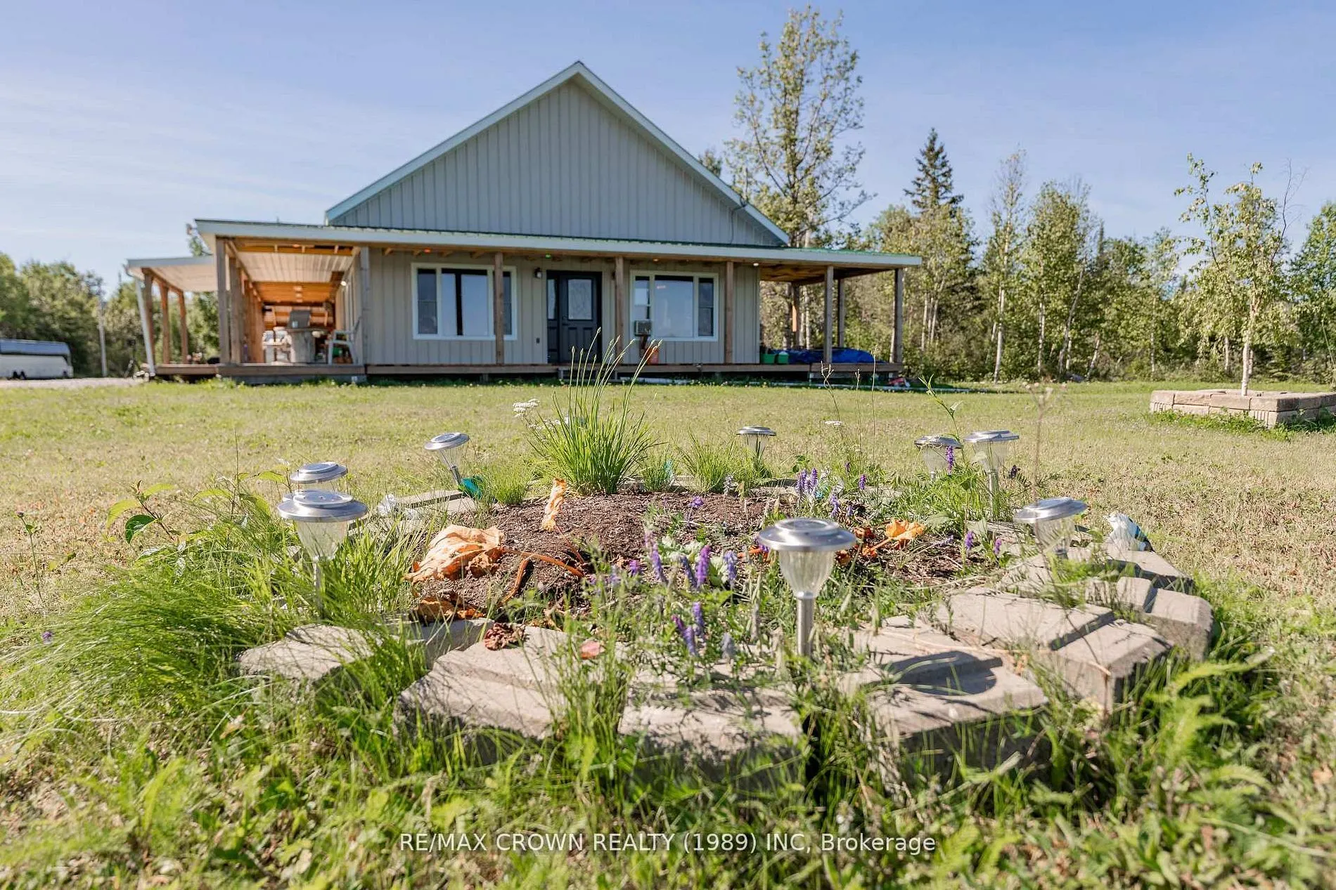 24 Shallow Lake Road W