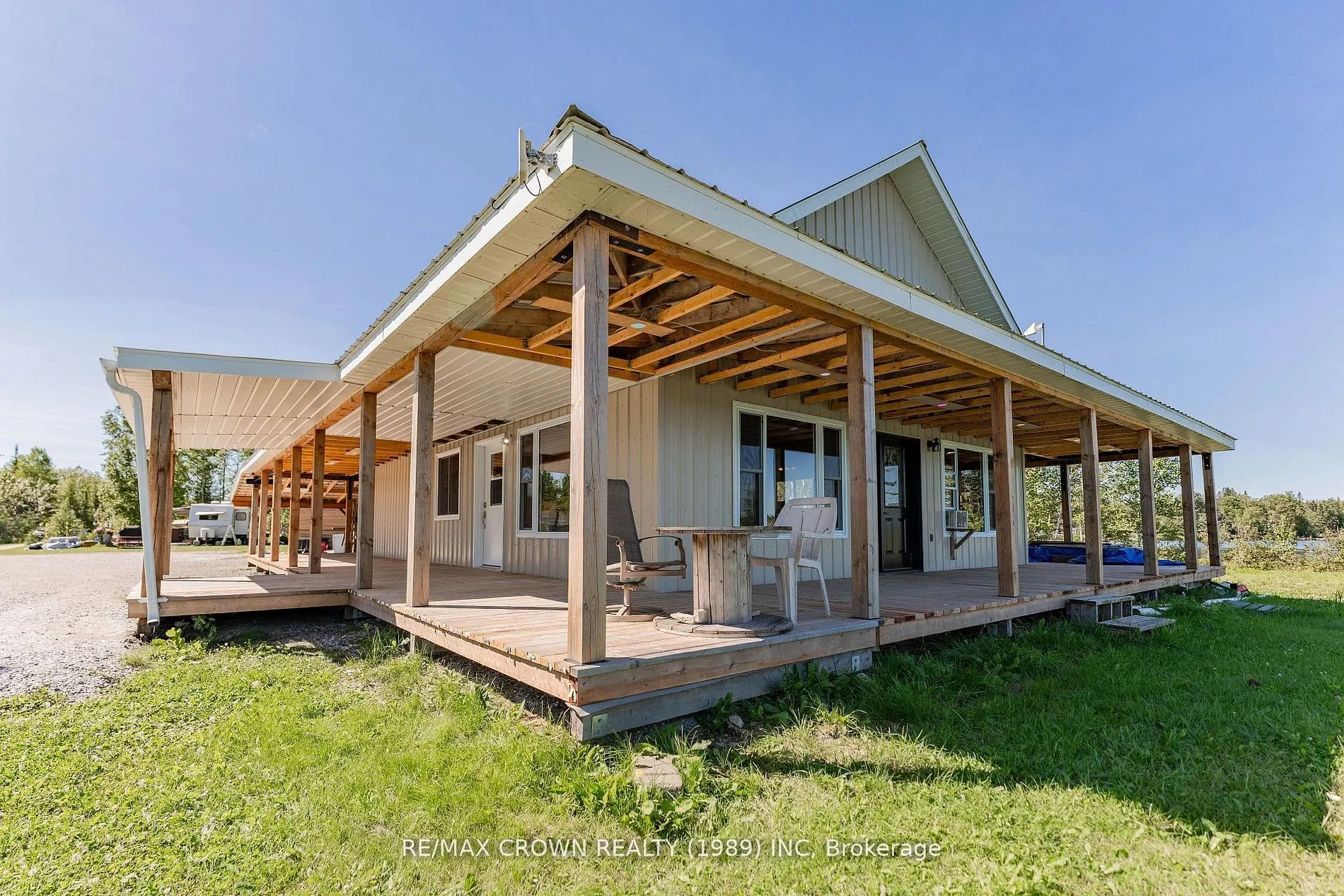 24 Shallow Lake Road W