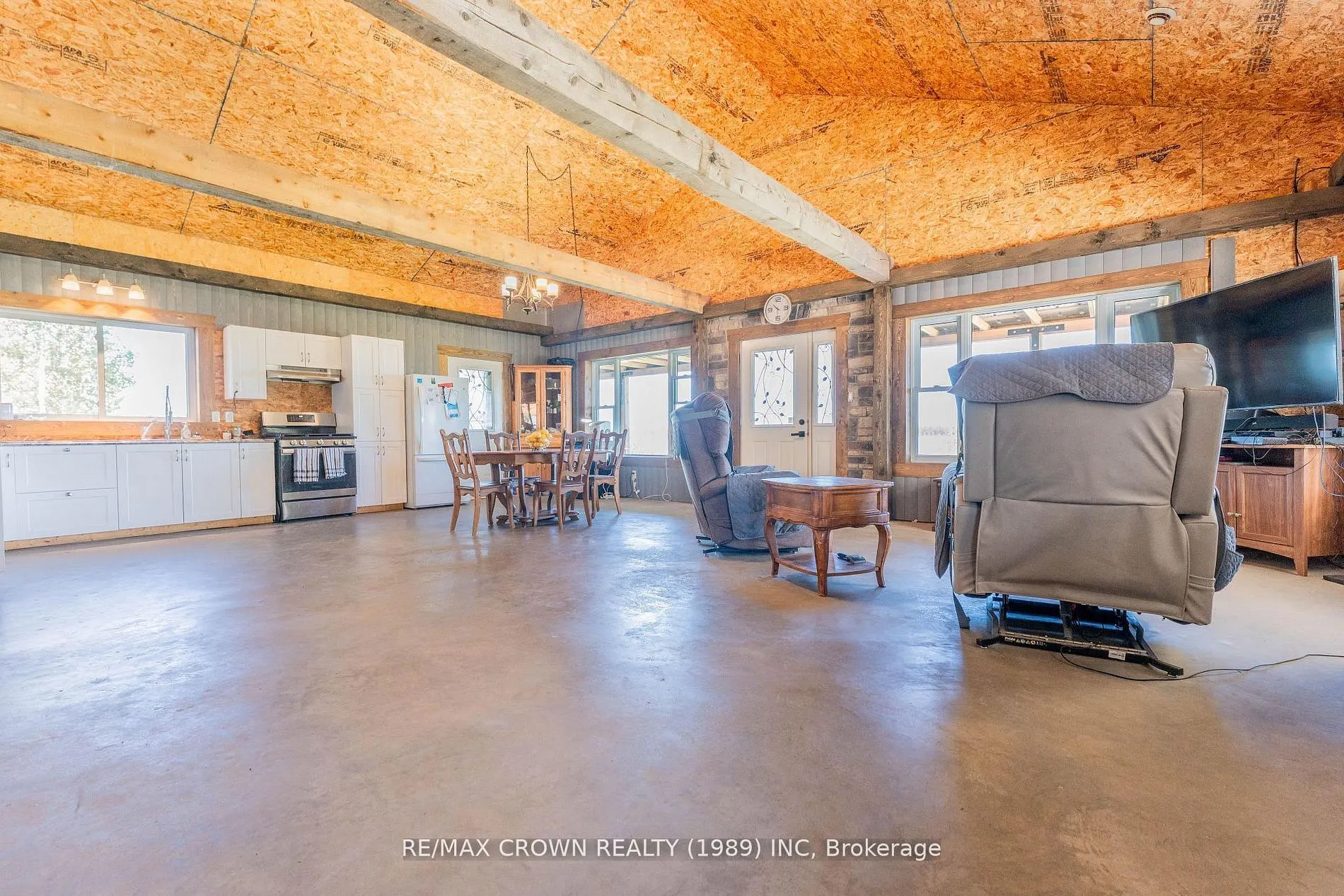 24 Shallow Lake Road W