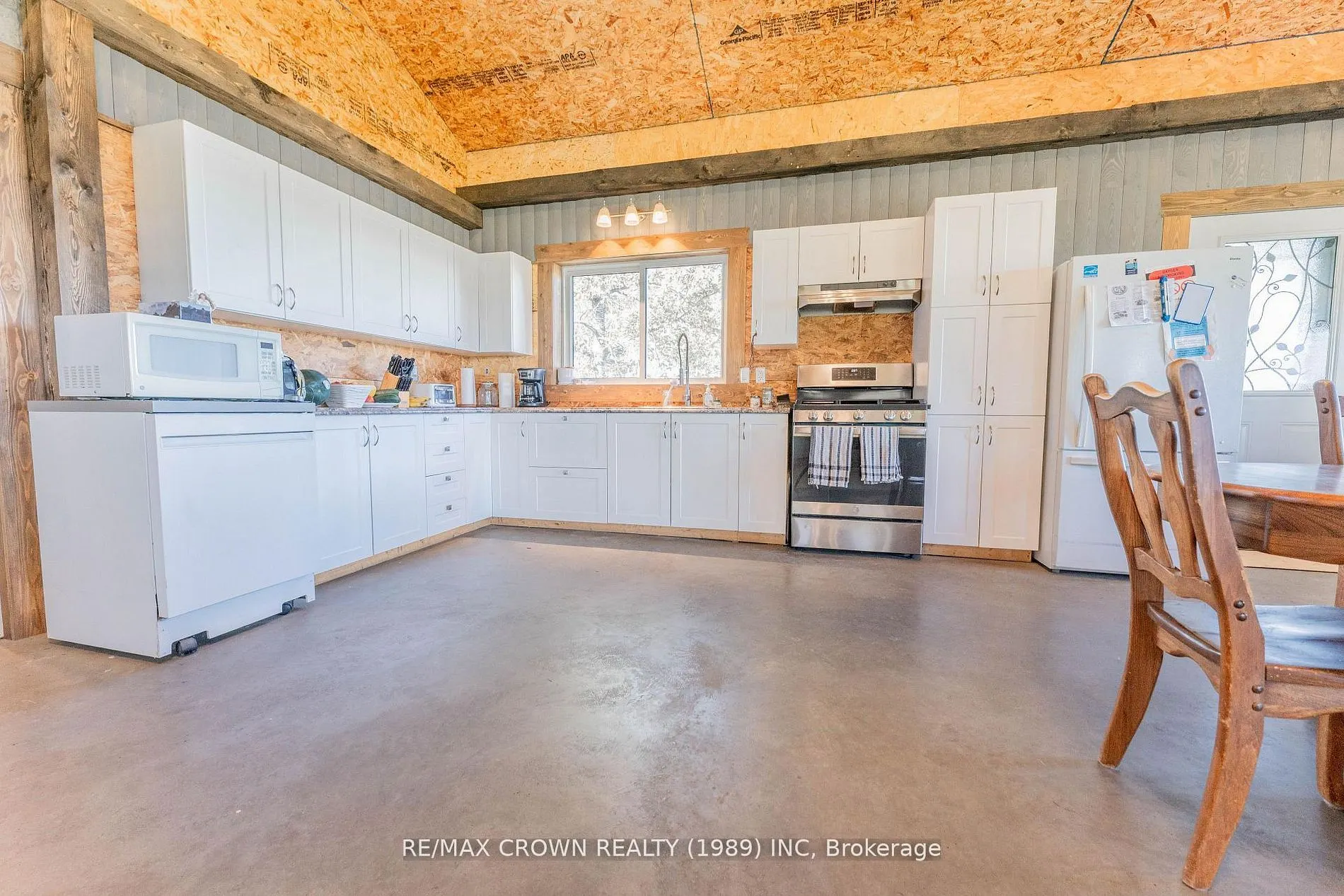 24 Shallow Lake Road W