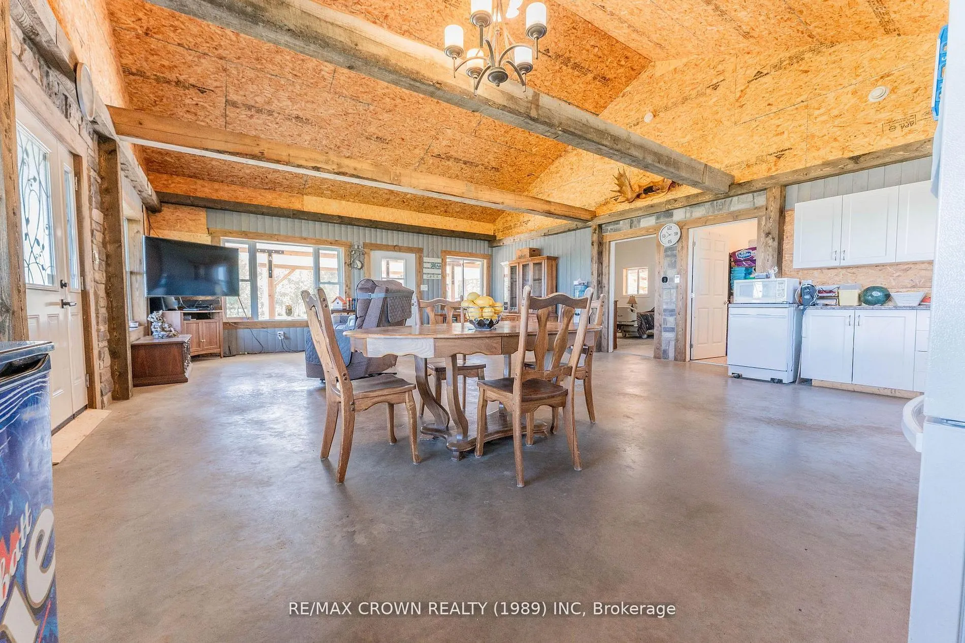 24 Shallow Lake Road W