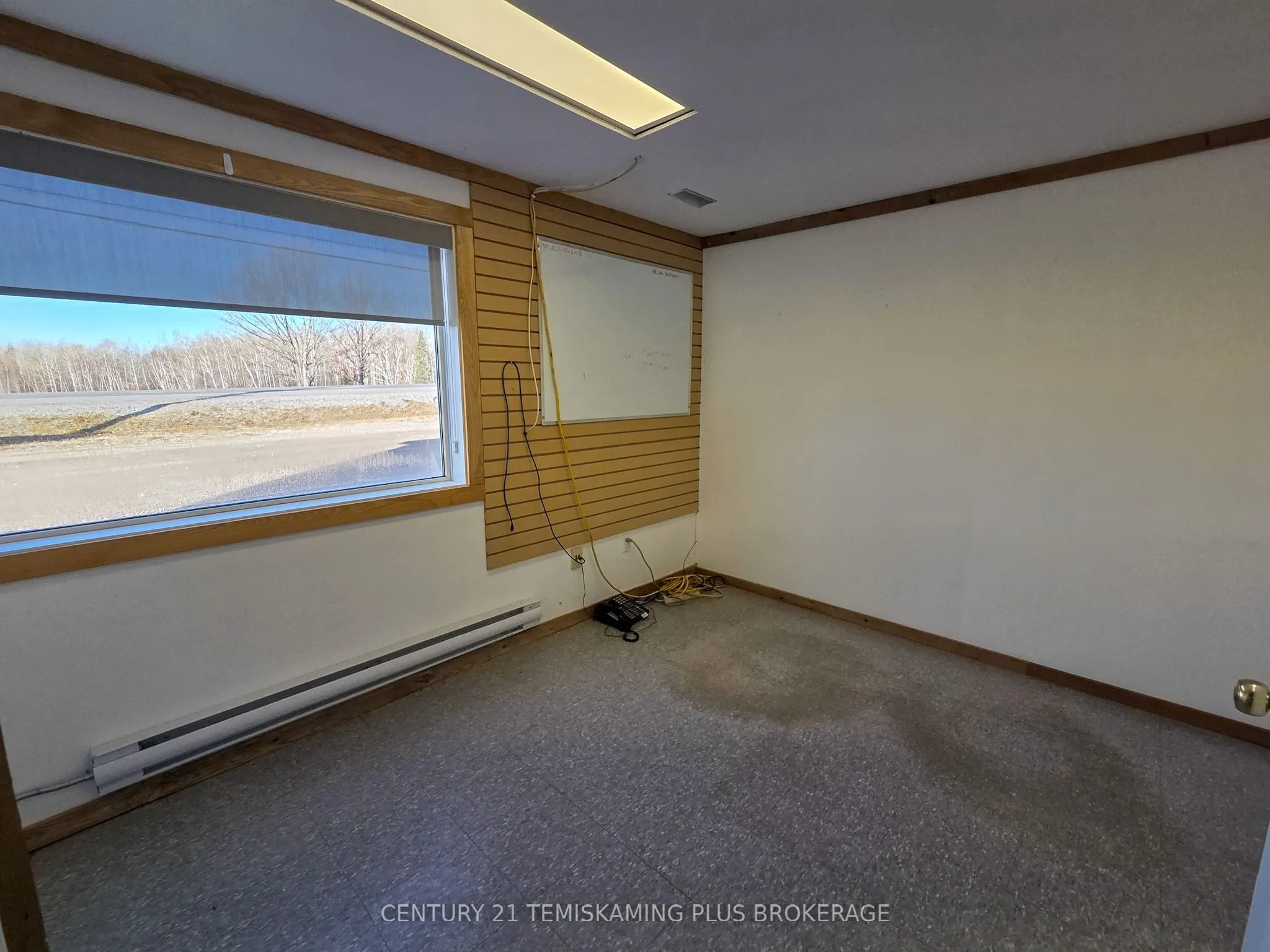 999377 11 Highway #1 - Right Side
