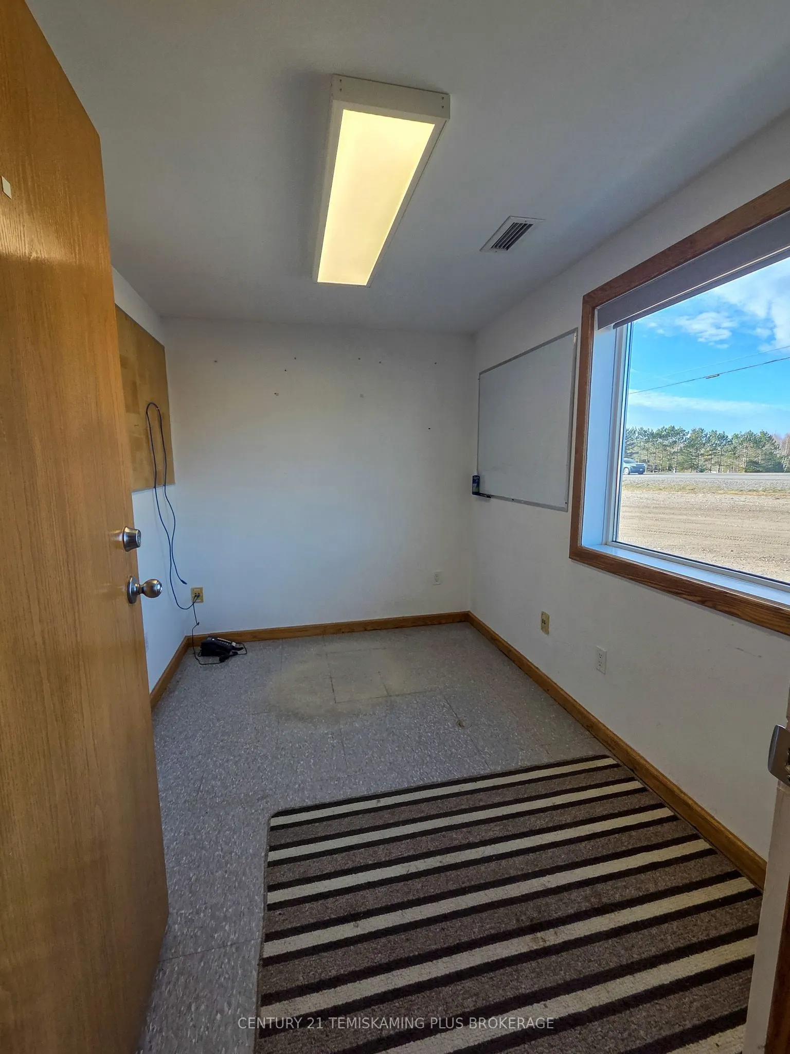 999377 11 Highway #1 - Right Side