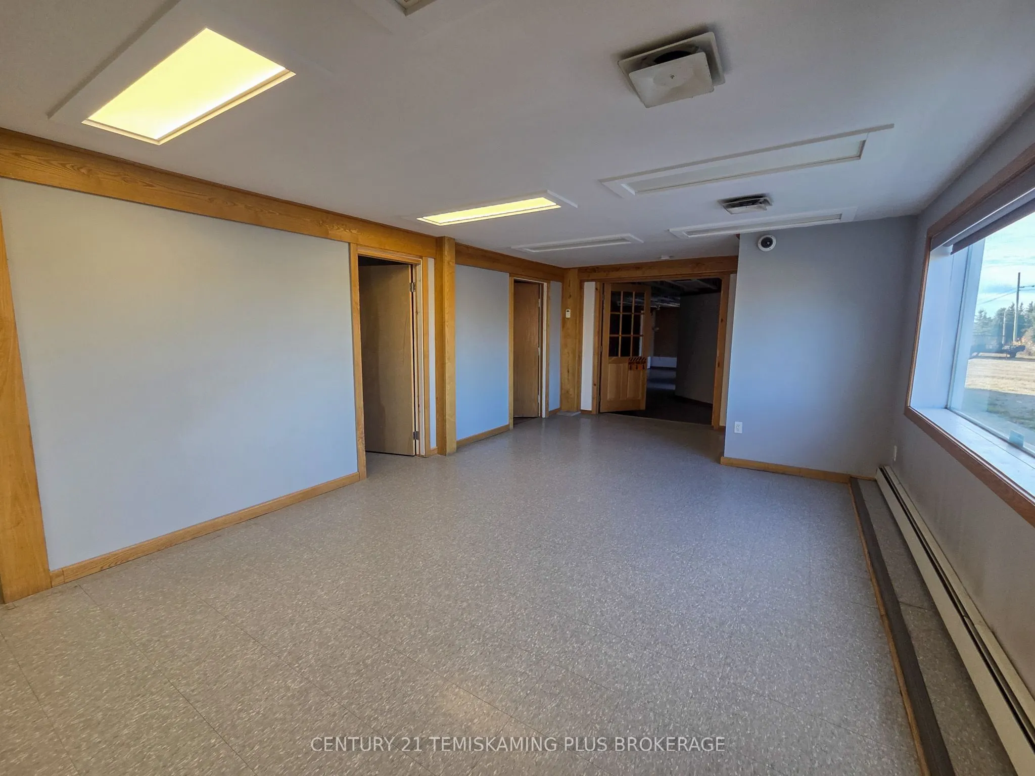 999377 11 Highway #1 - Right Side