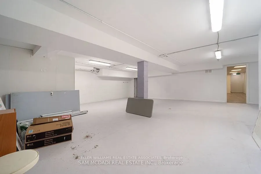 374 Lakeshore Road E