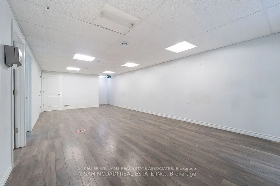 374 Lakeshore Road E
