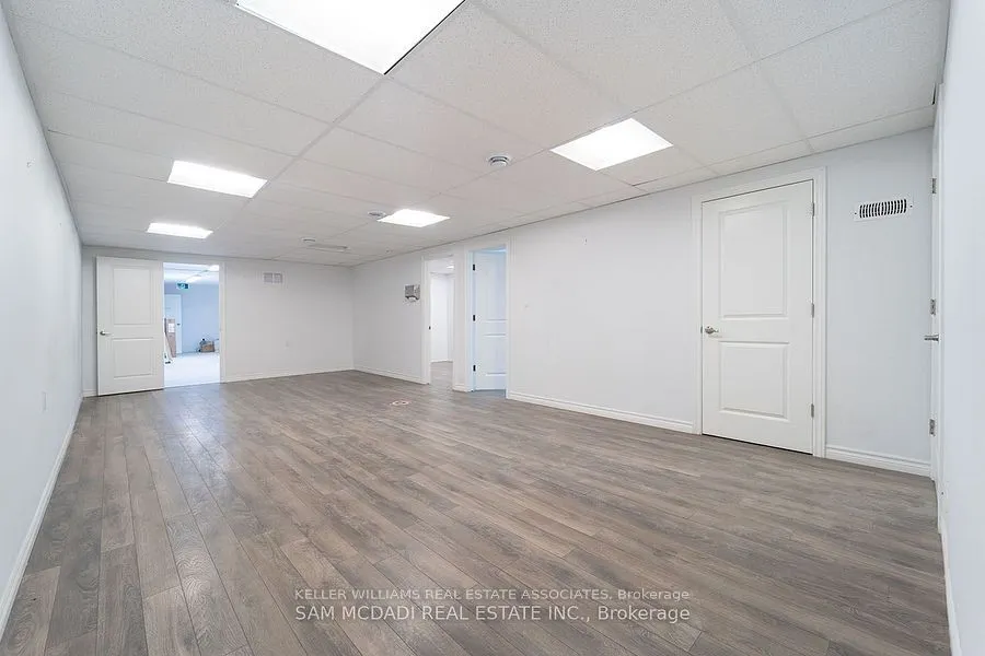 374 Lakeshore Road E